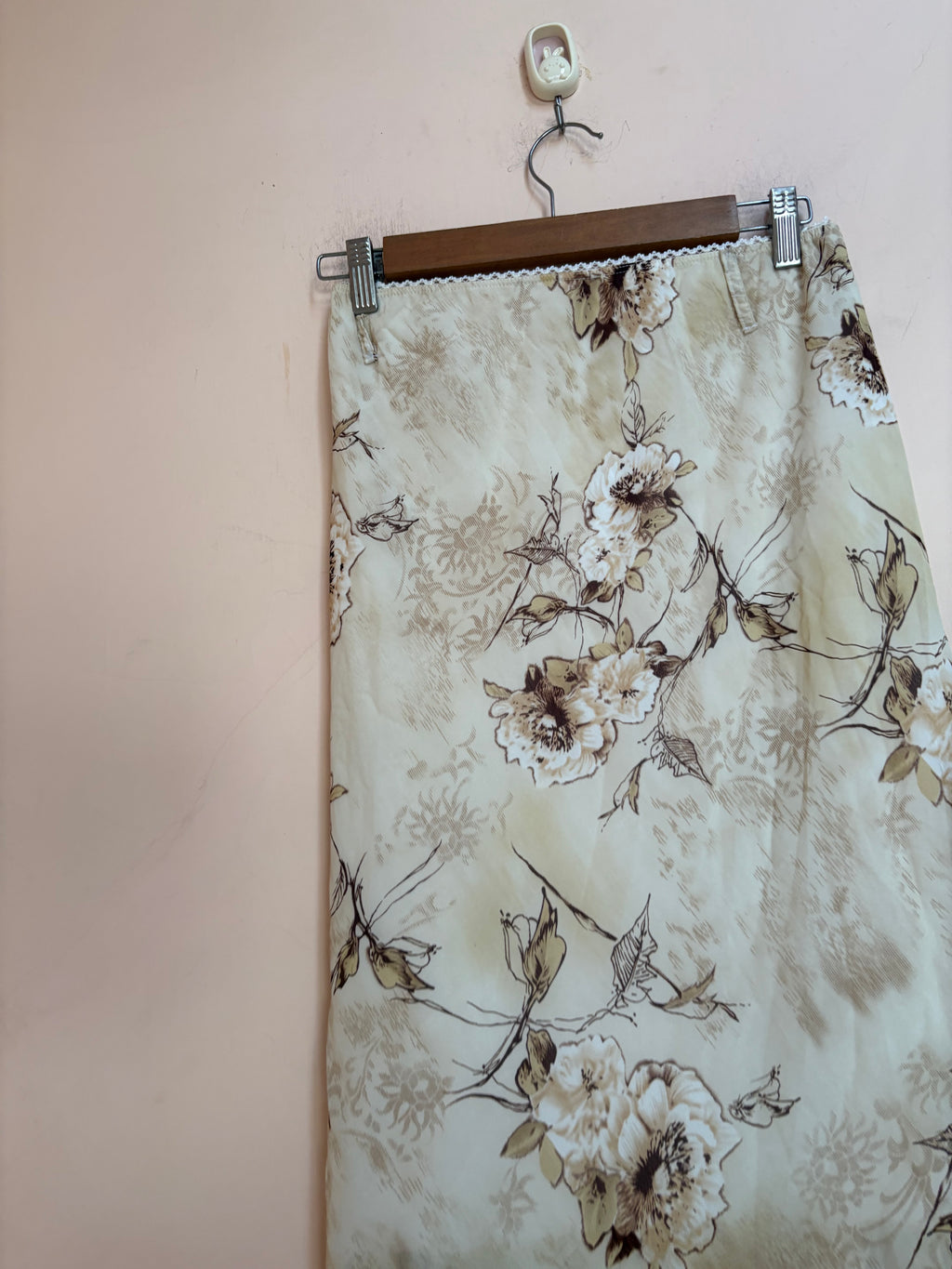 Beige floral skirt(32-36 inch)