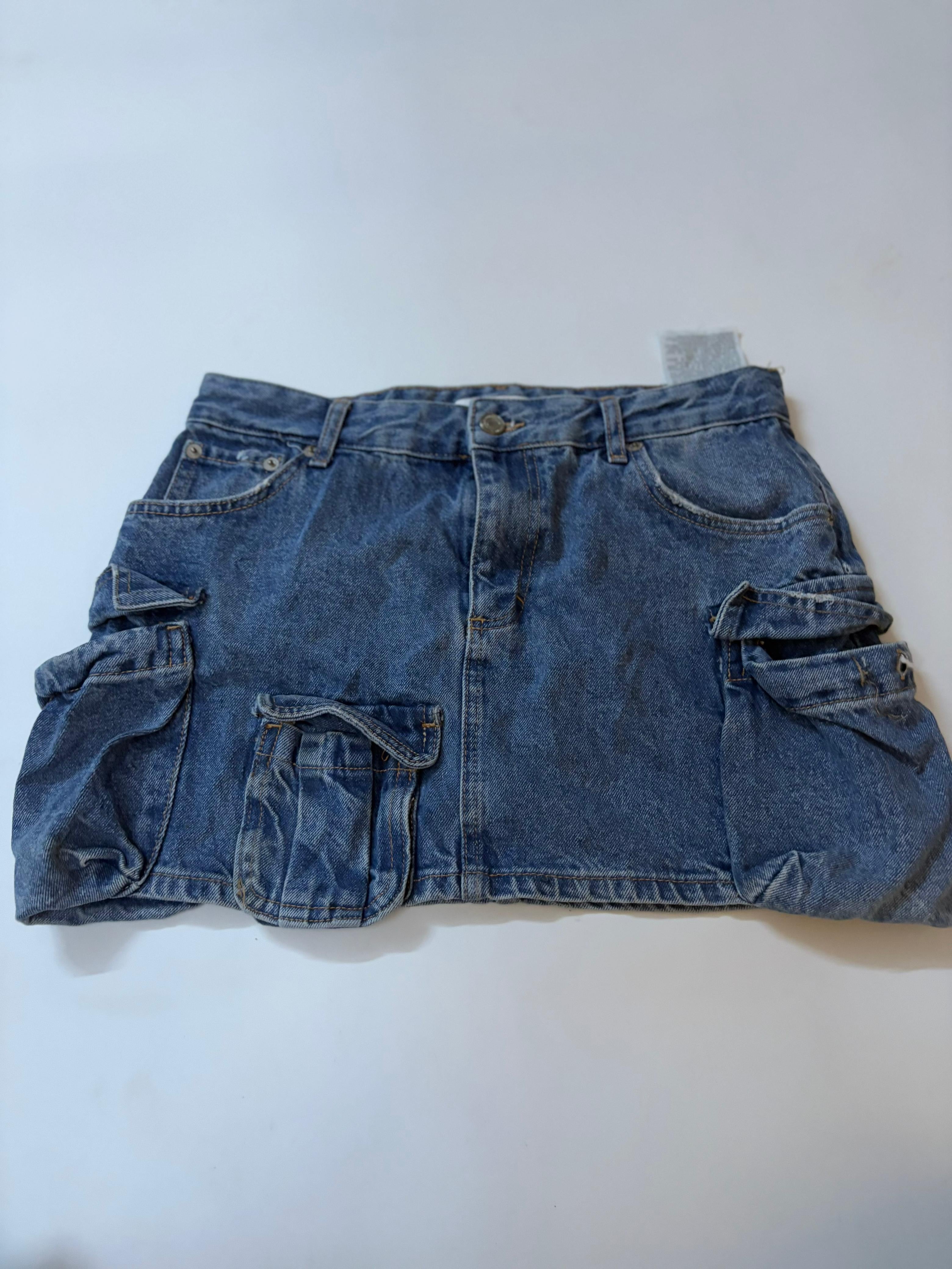 Pull&bear cargo mini skirt(32 inch)