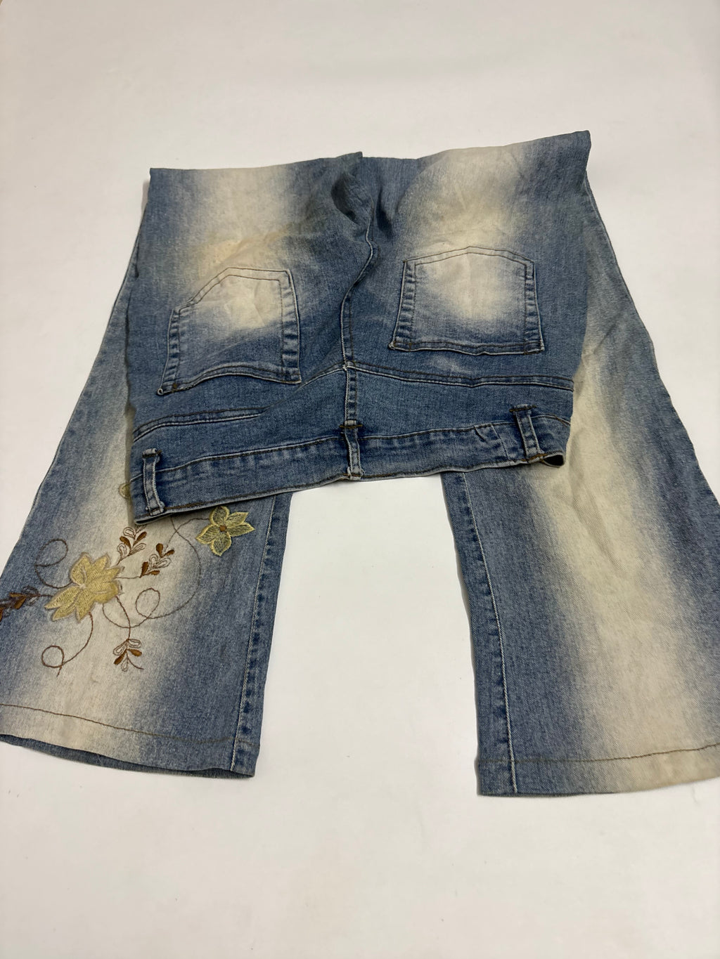 Blue embroidery floral mid rise jeans(30 inch)