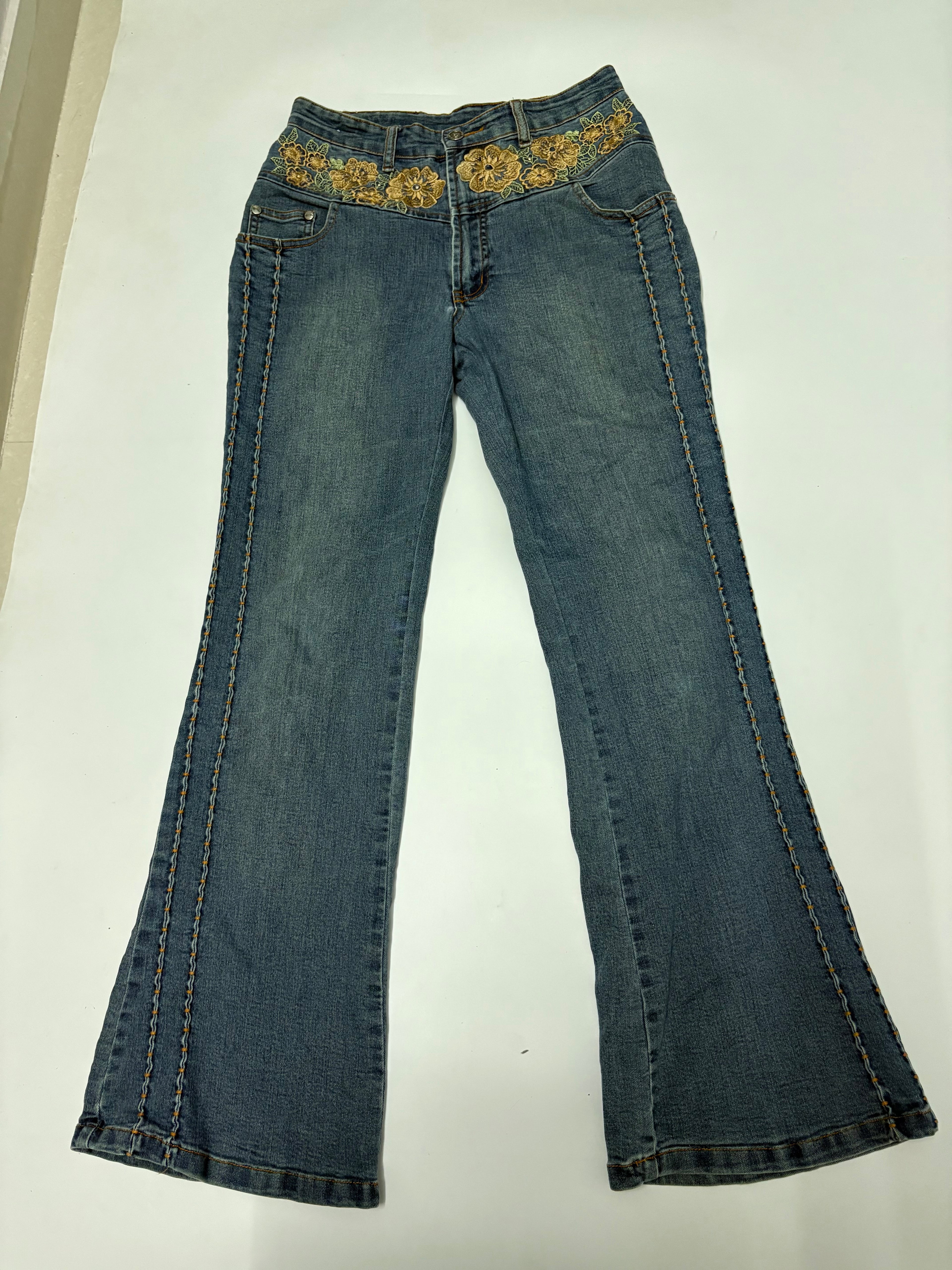 Floral waist band blue jeans(w-28 inch)