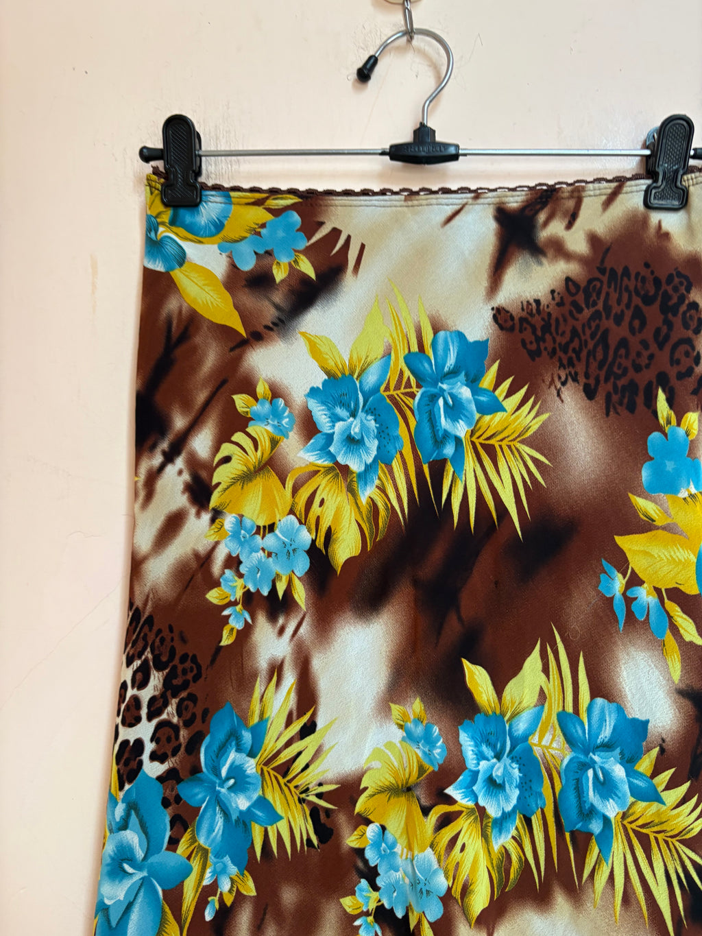 C.M.I brown floral skirt(22-26 inch)