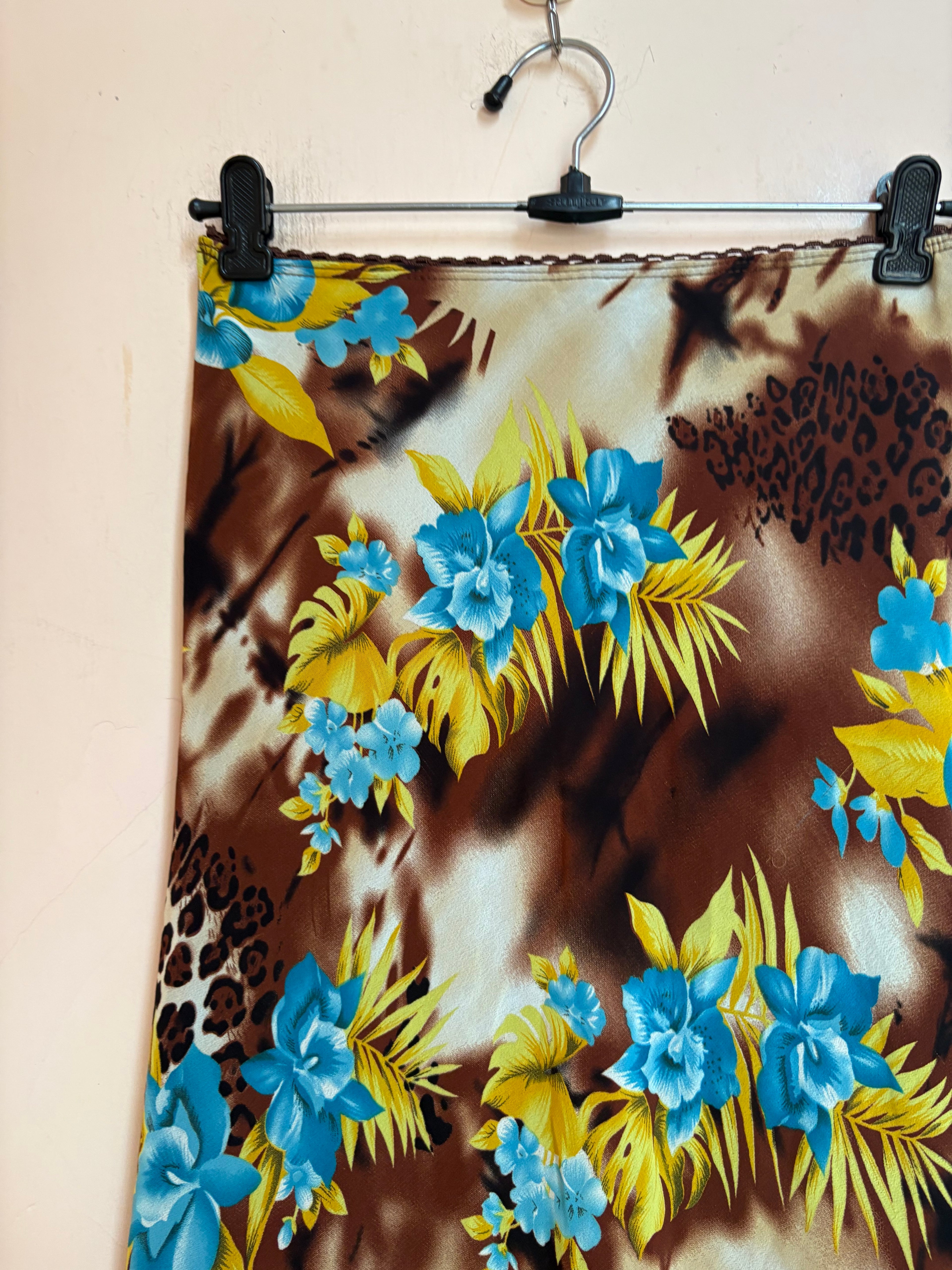 C.M.I brown floral skirt(22-26 inch)