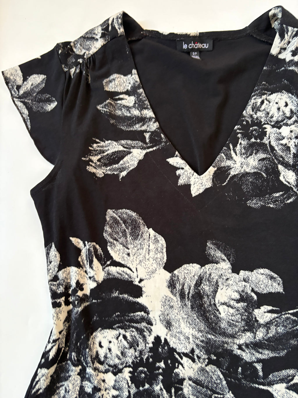 v neck floral black top ( 36inch)