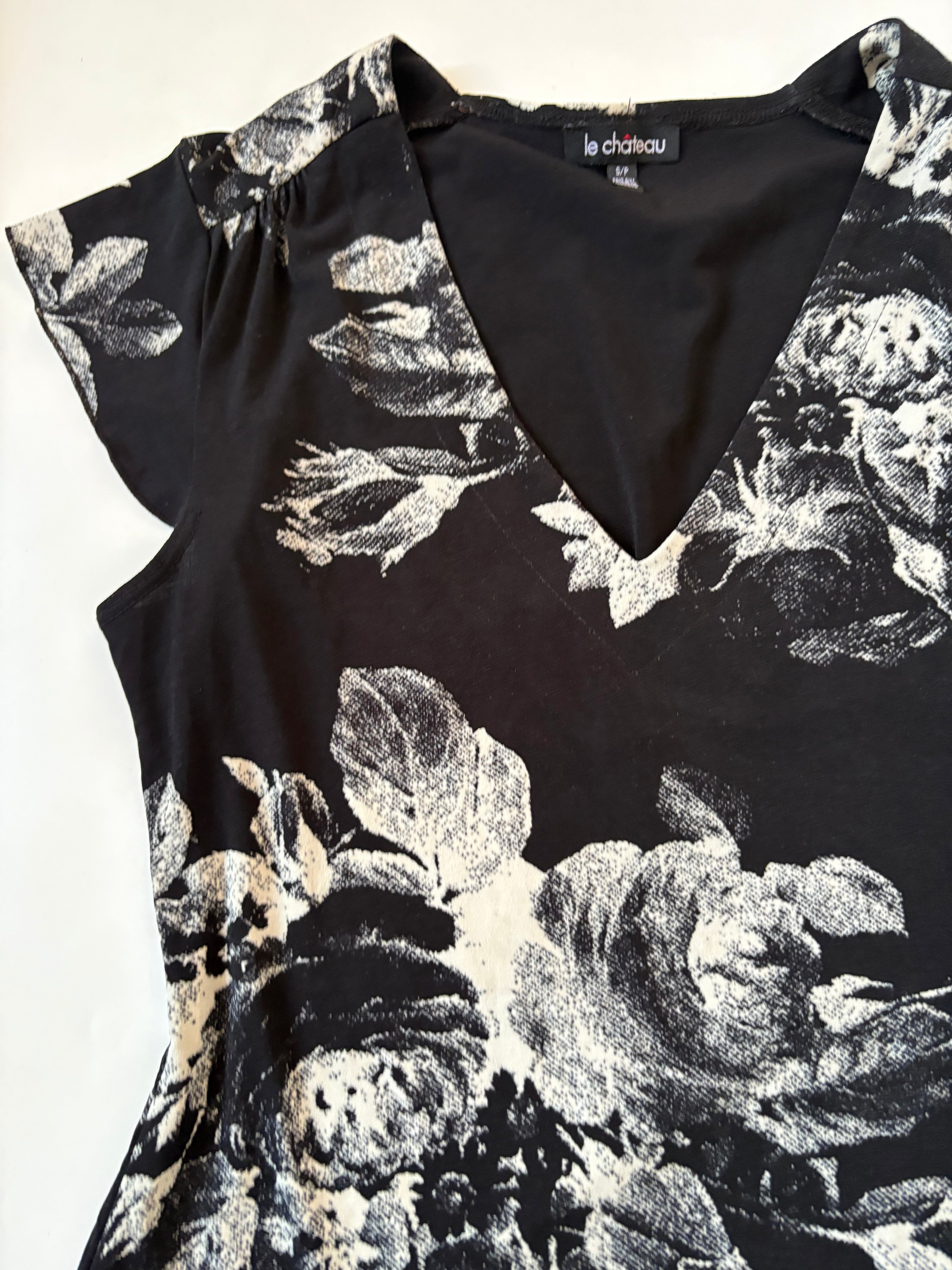 v neck floral black top ( 36inch)