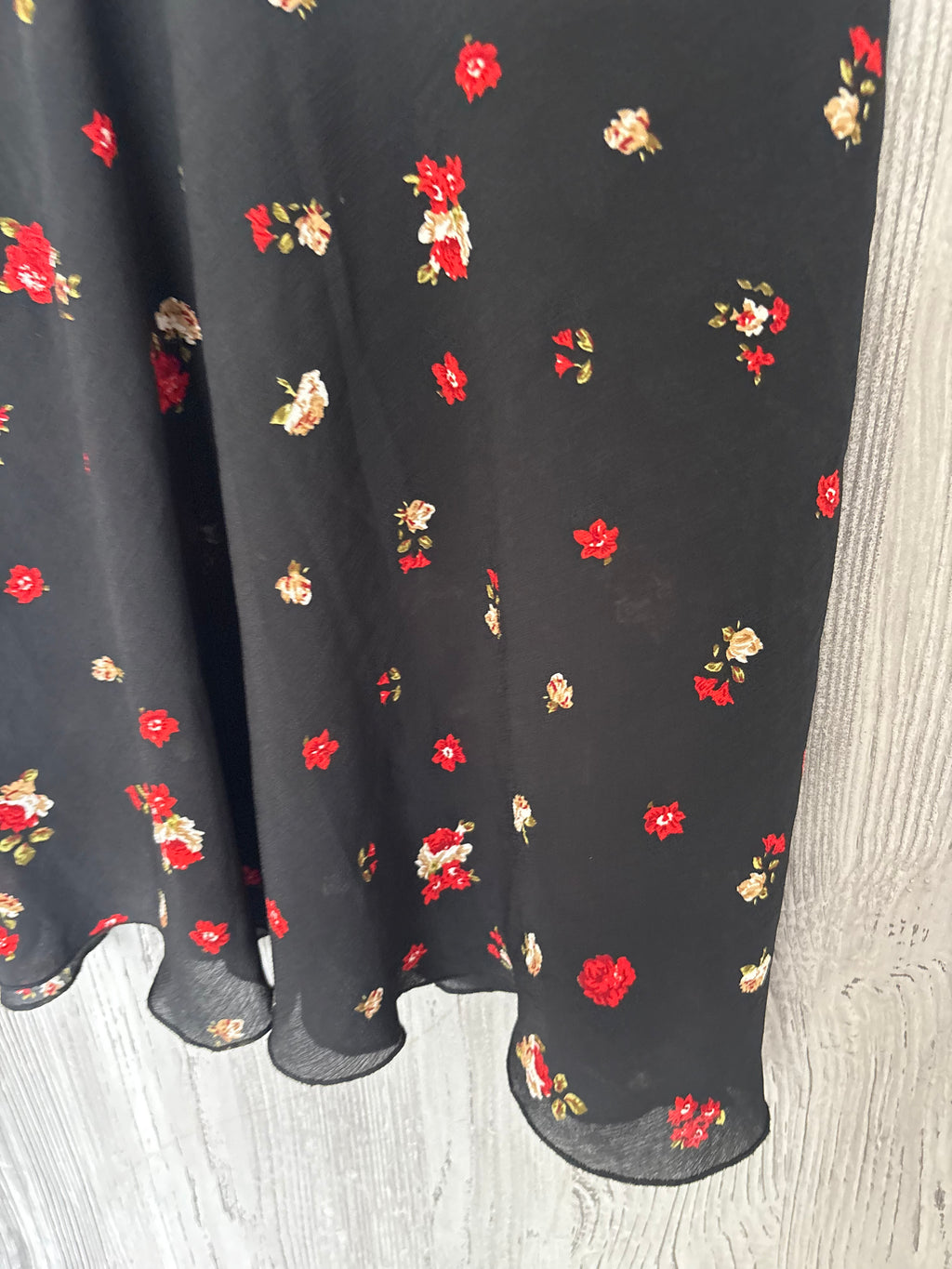 R E & X black floral skirt(42inch)
