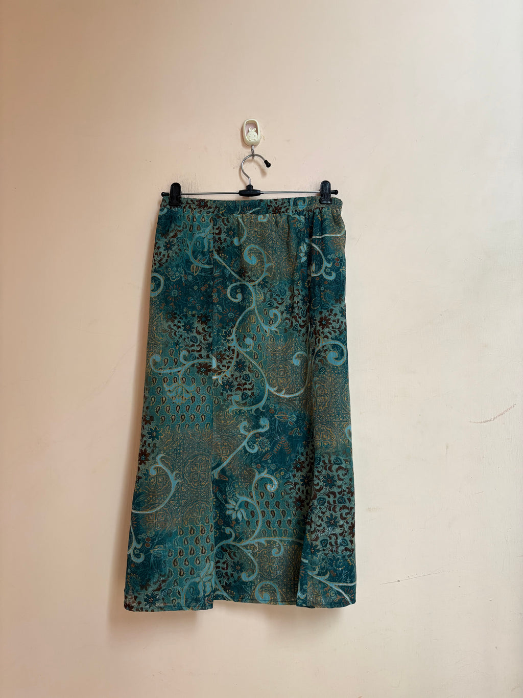 Green shiny floral skirt(32-36 inch)