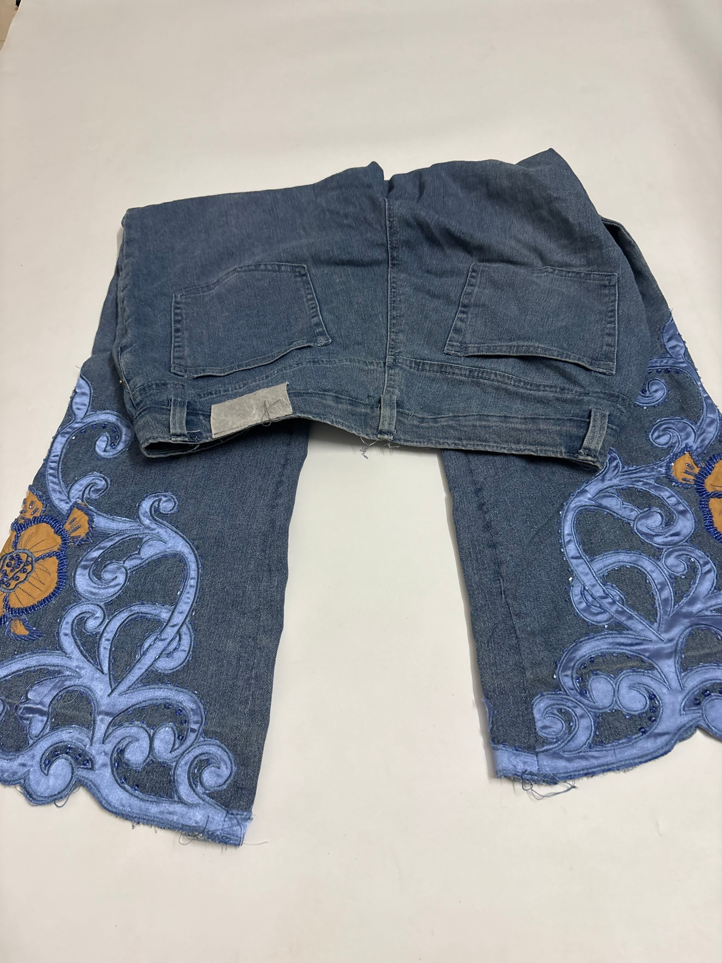Blue beaded floral mid rise jeans(34inch)