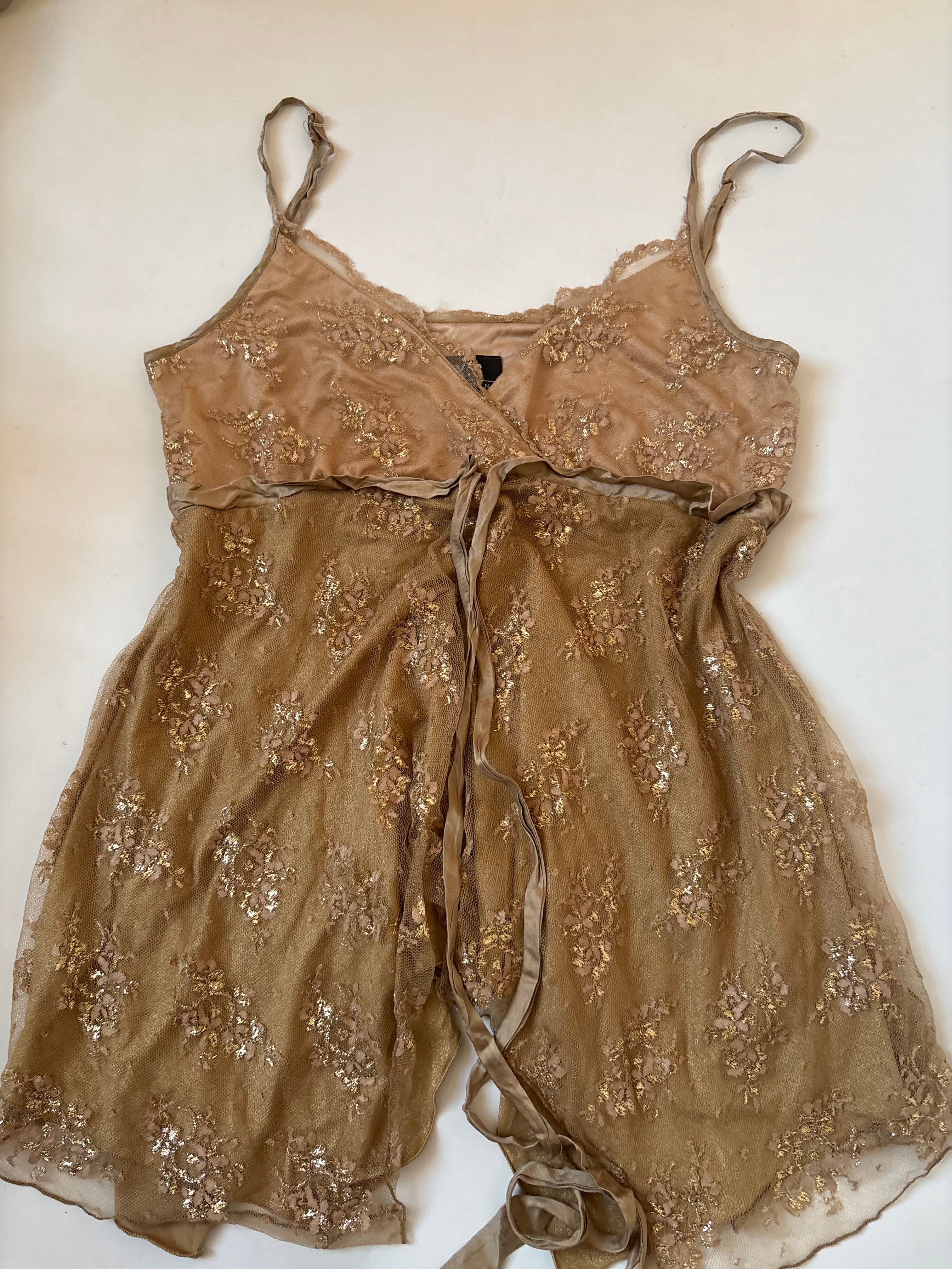 X:S CLOTHING golden shiny top(34 inch)
