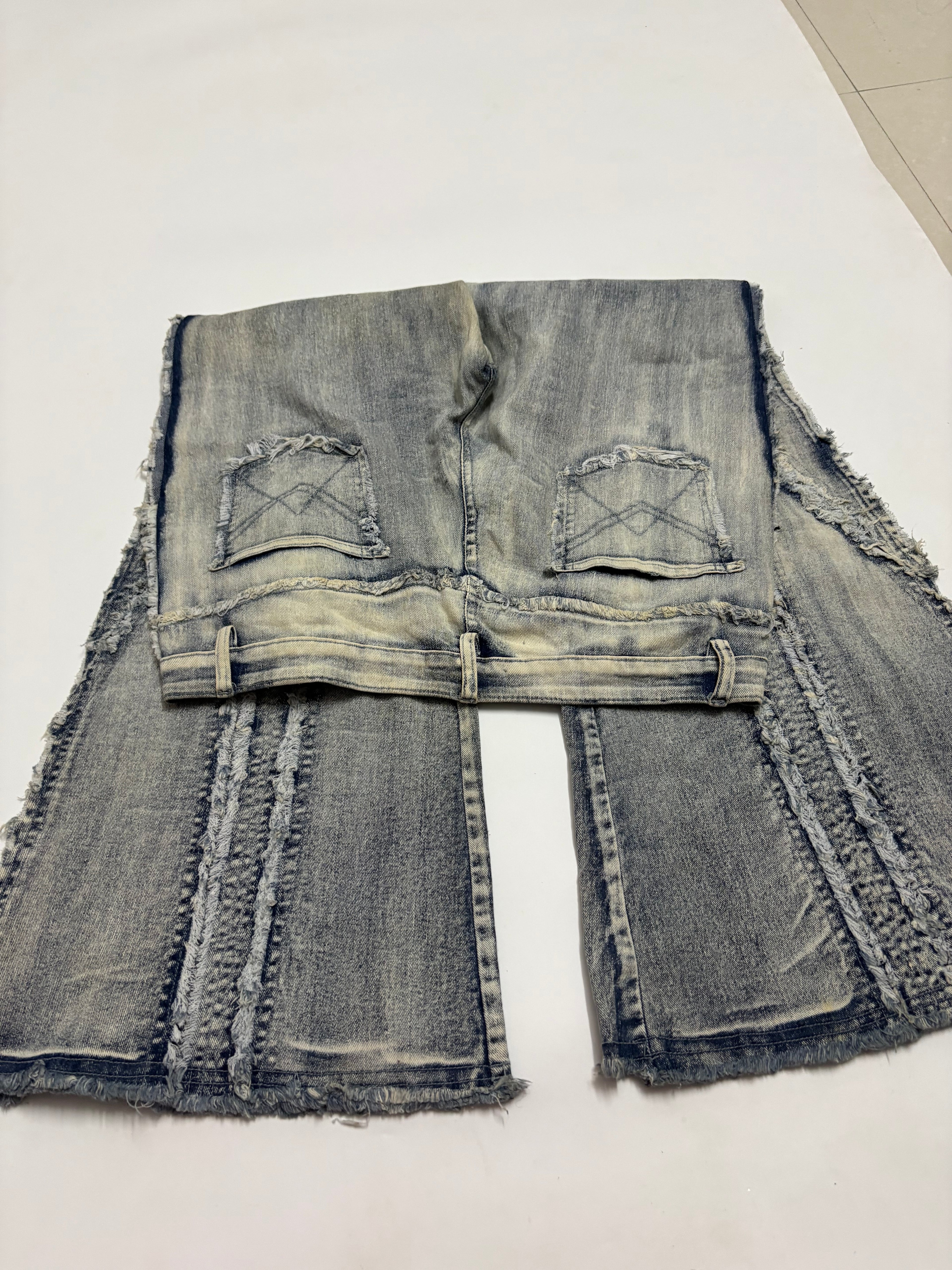 Britain light blue flared jeans (34inch)