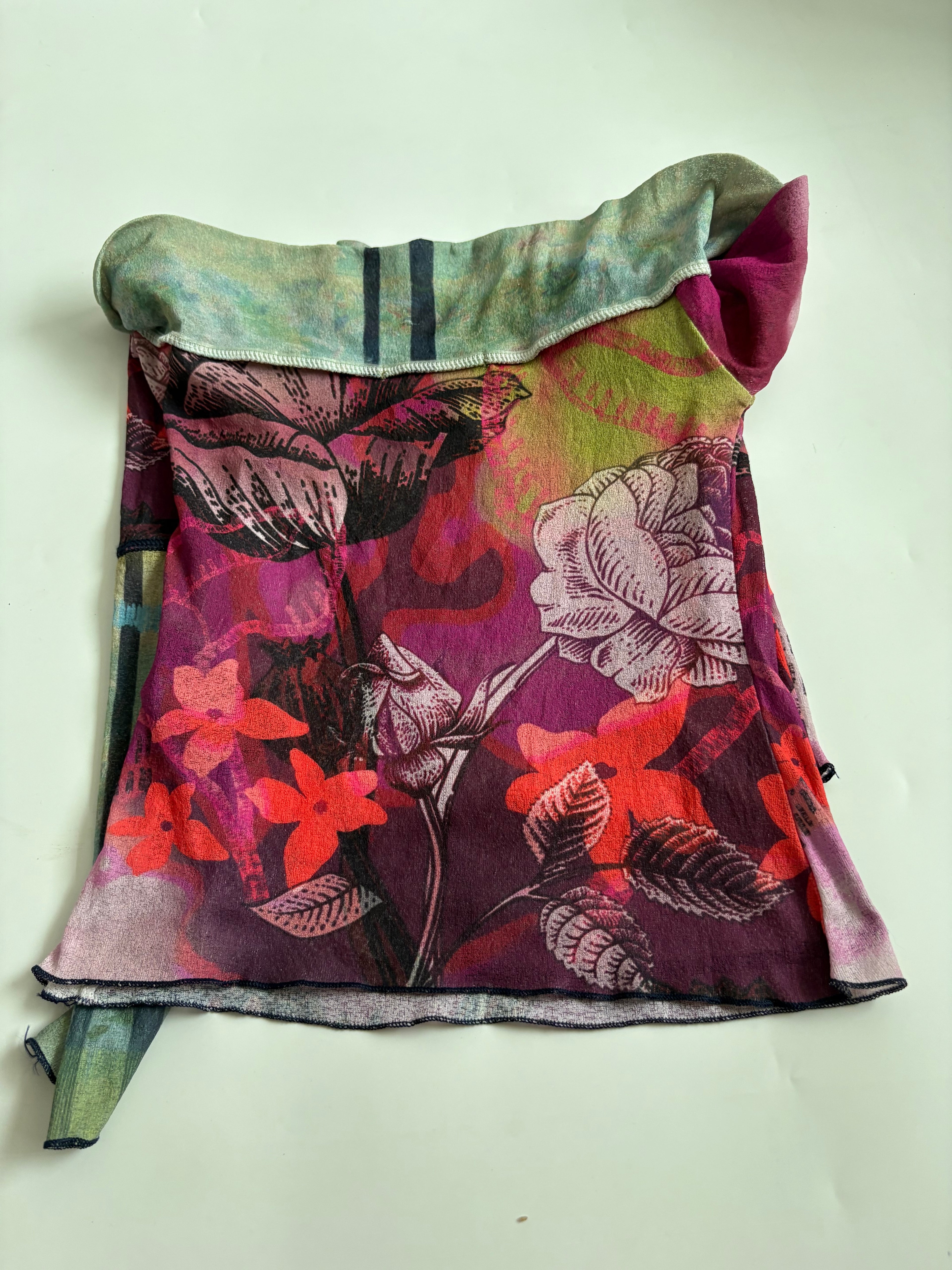 graphic mesh off shoulder top (30-34inch)