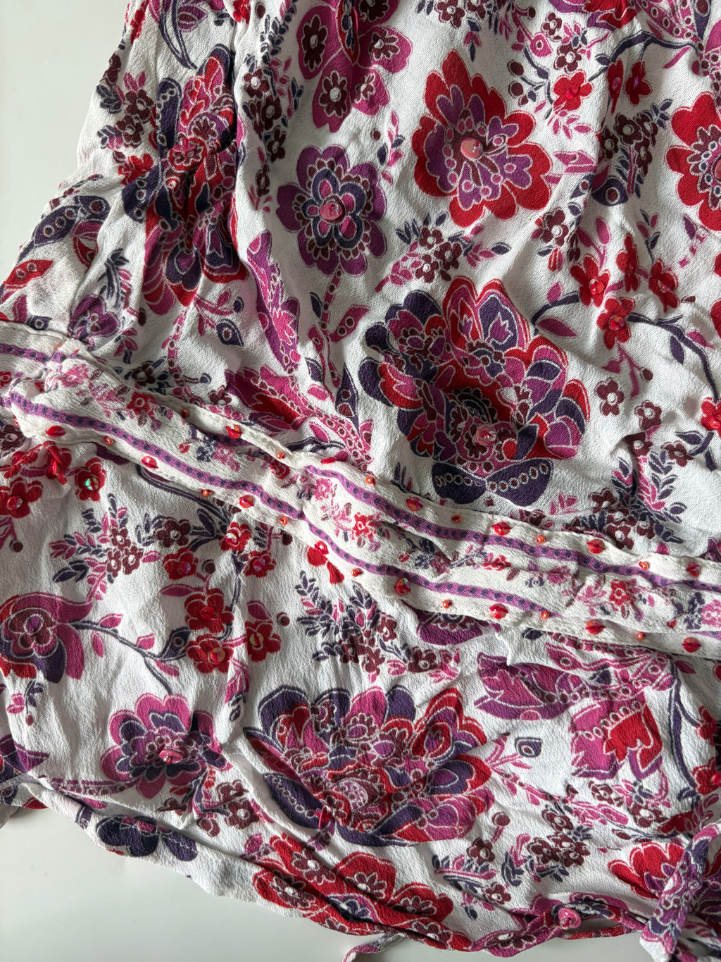 Reddish floral white top(38 inch)