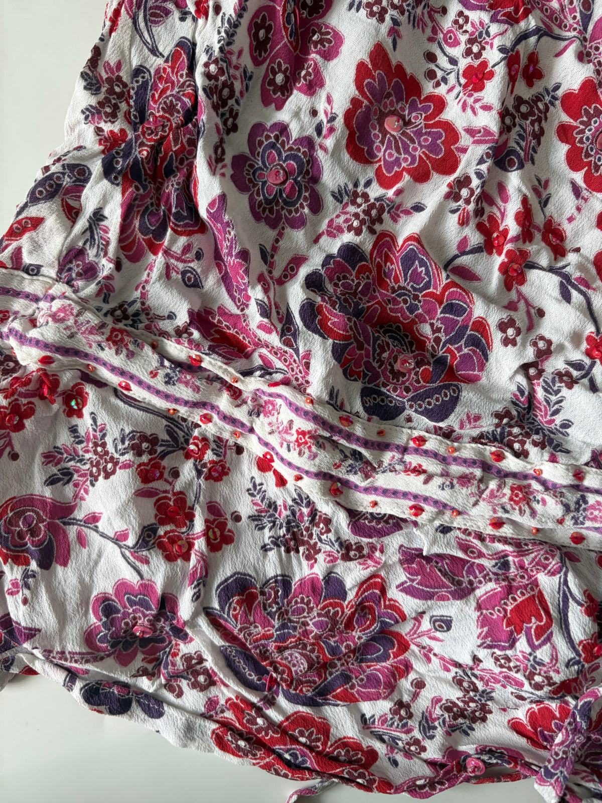 Reddish floral white top(38 inch)