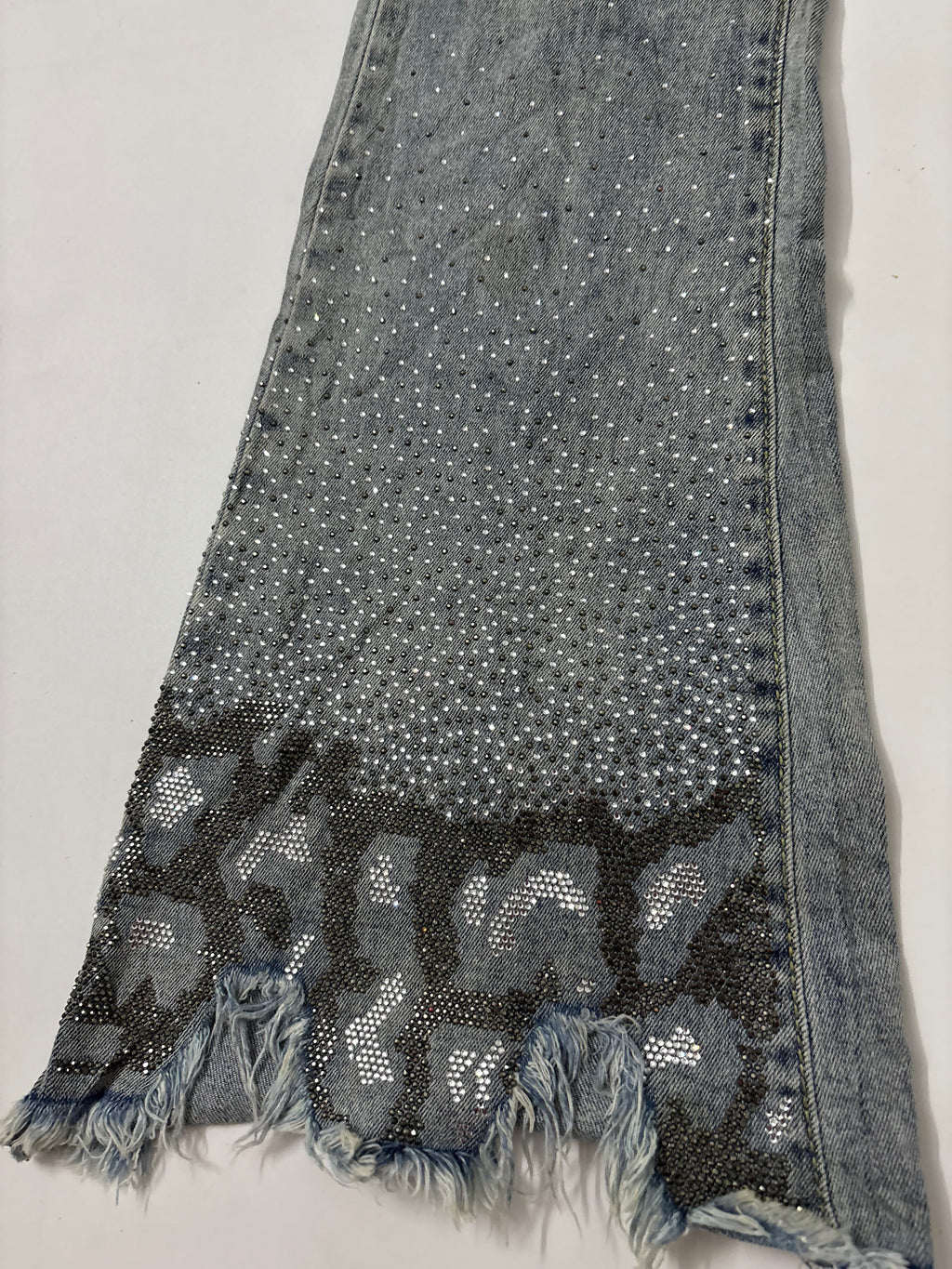 rhine stone flared jeans ( 28inch)
