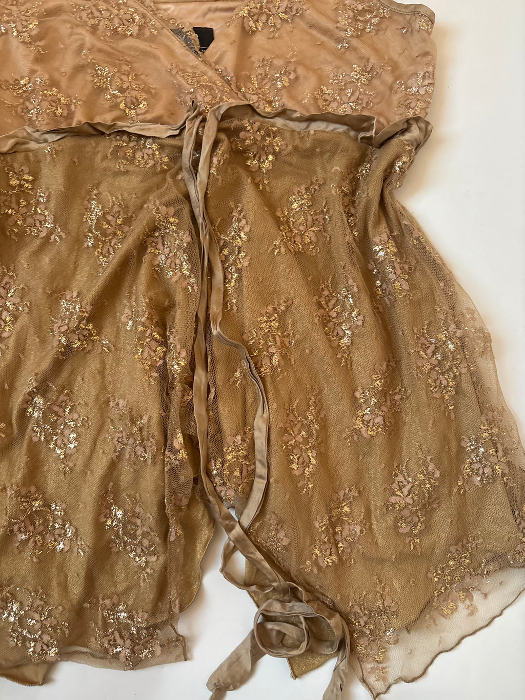 X:S CLOTHING golden shiny top(34 inch)