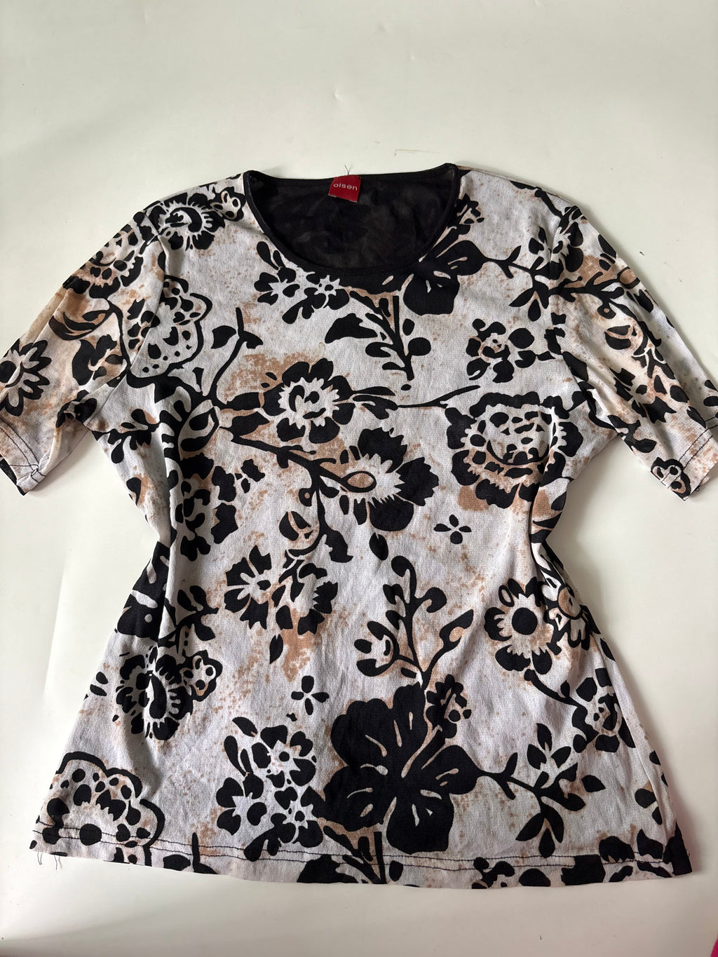OLSEN floral white top(38-40 inch)
