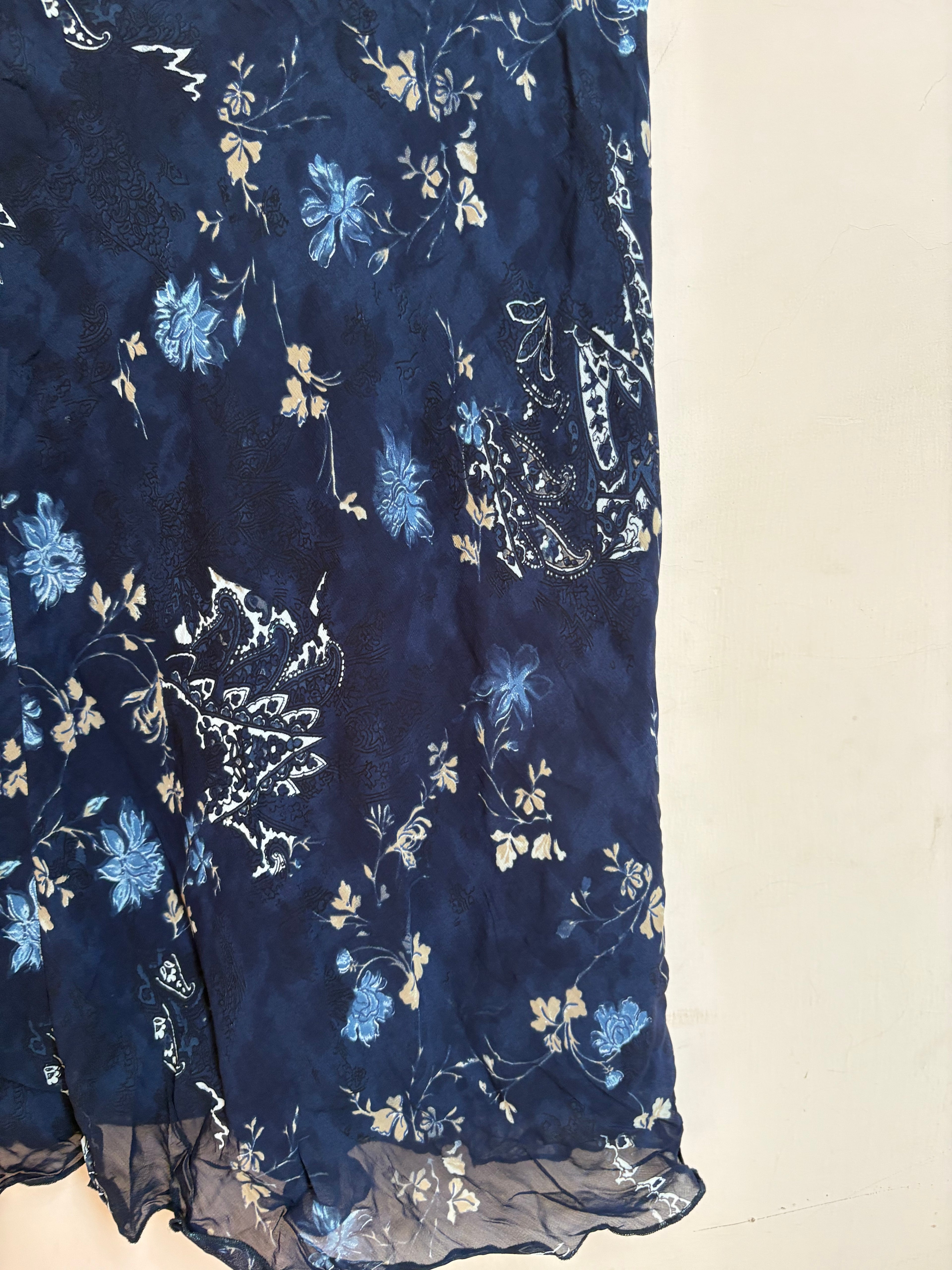 U&F blue floral skirt(36 inch)