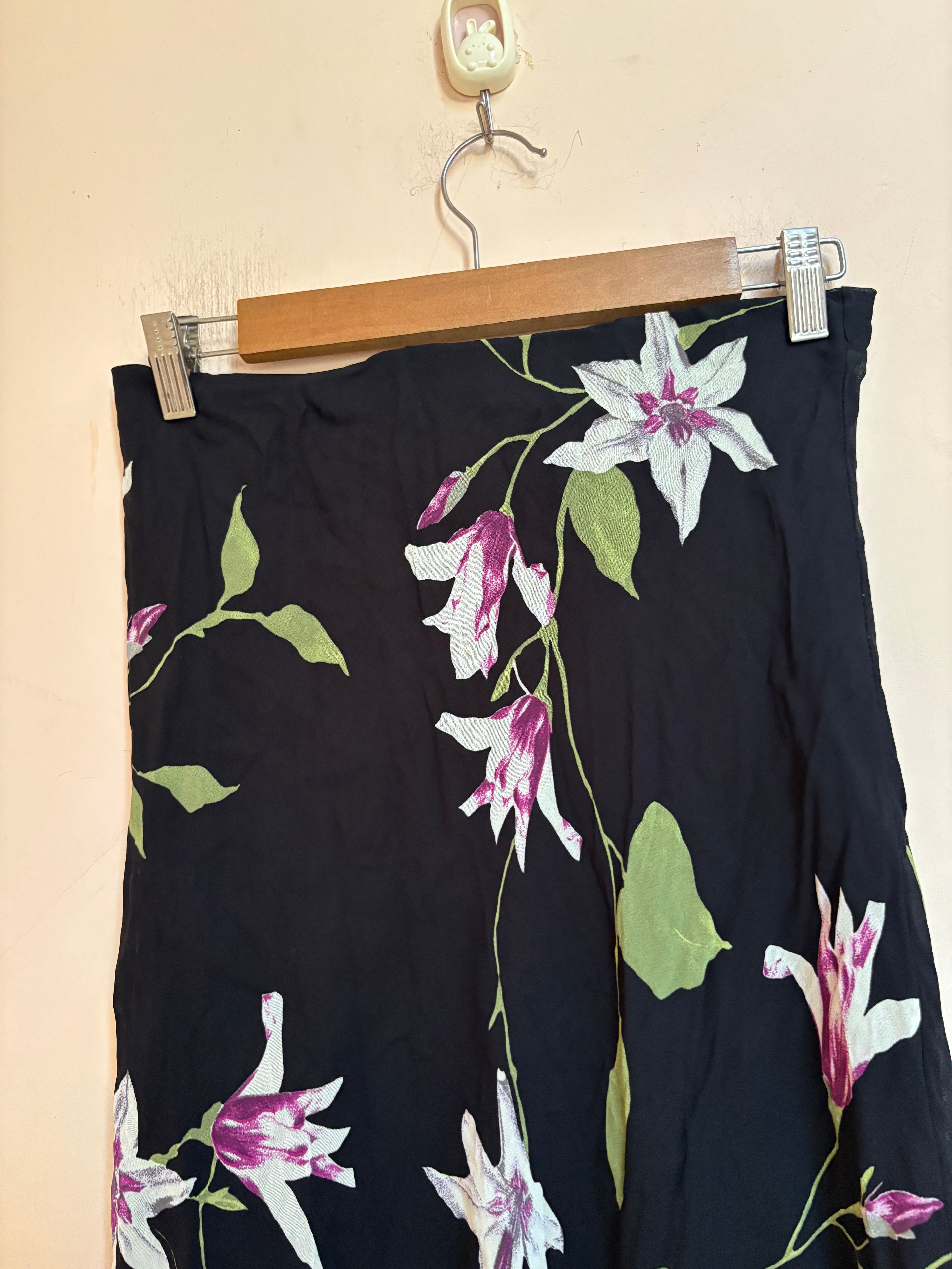 Black lily floral skirt(28-32 inch)