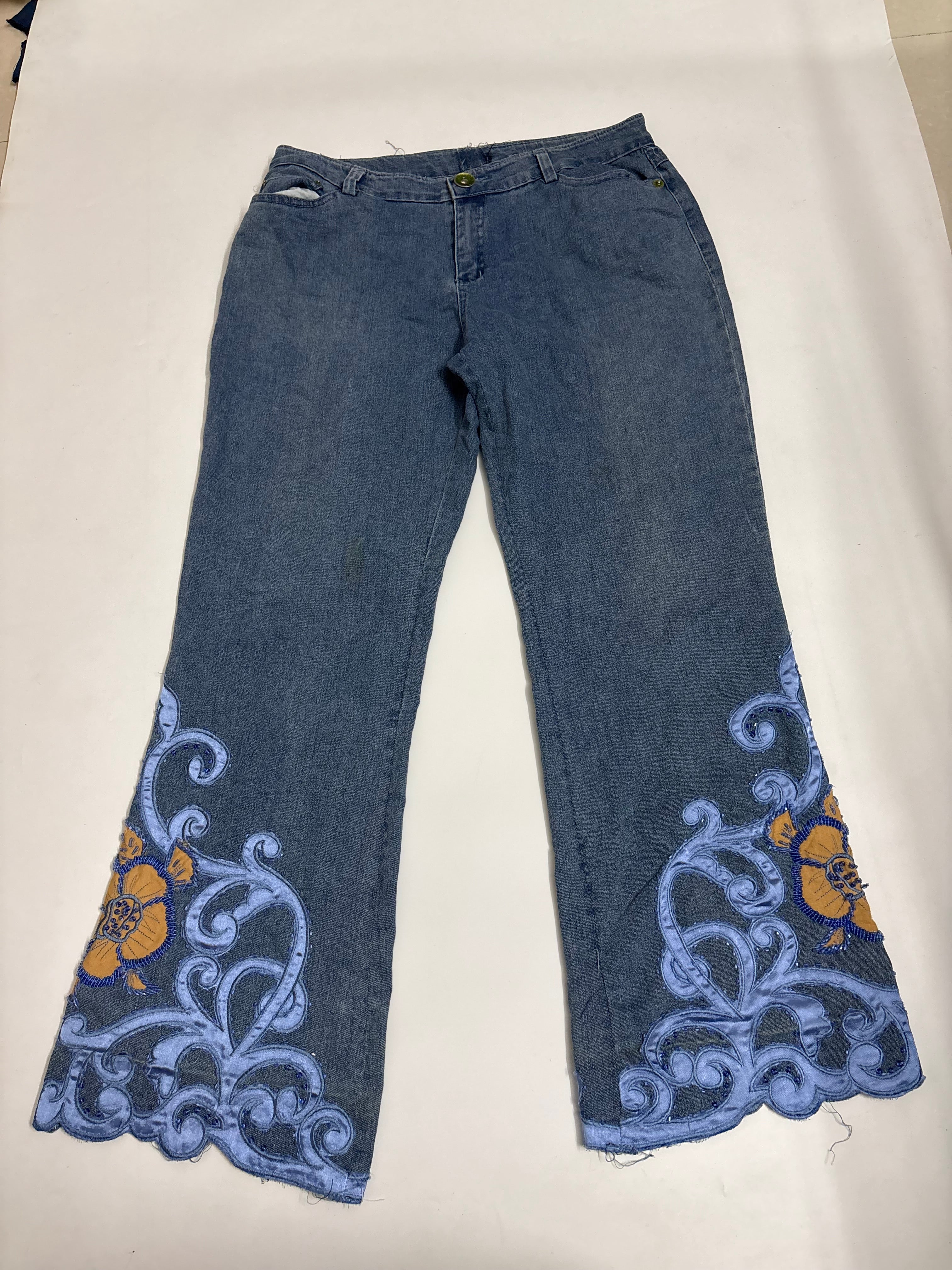 Blue beaded floral mid rise jeans(34inch)