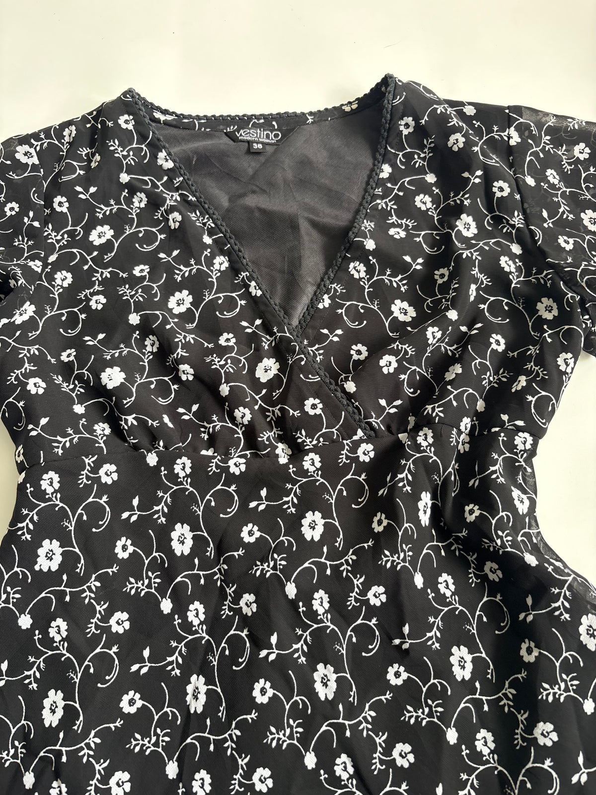 Vestino floral black top(38-40 inch)
