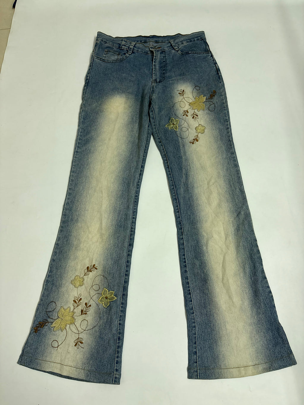 Blue embroidery floral mid rise jeans(30 inch)