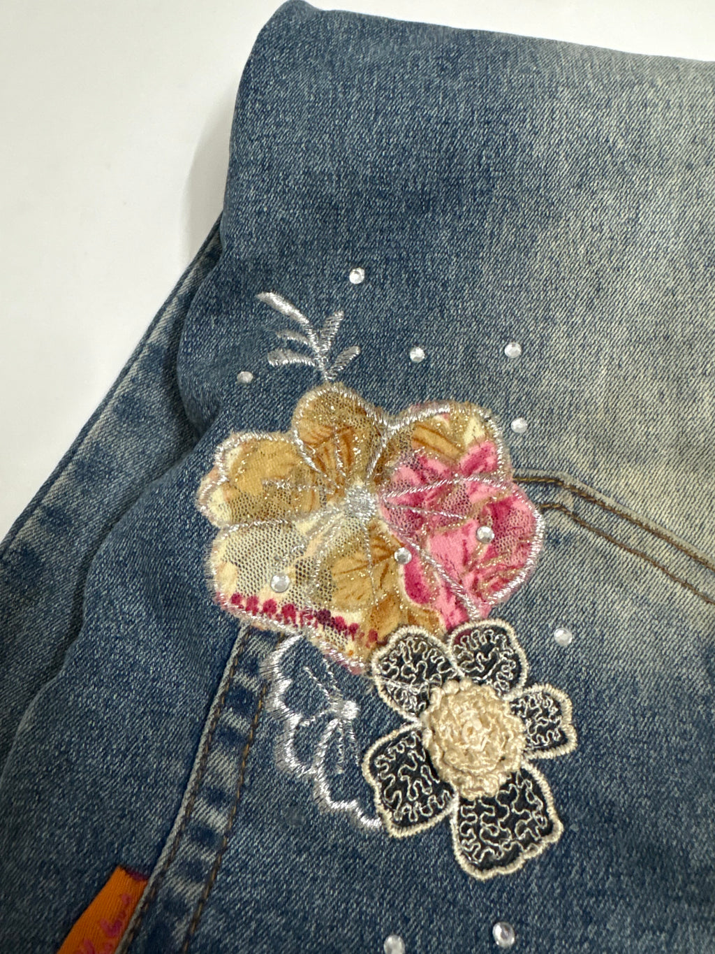 KALILAI embroidery floral mid rise jeans(32 inch)