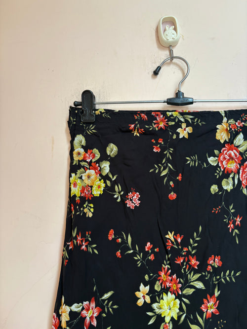 Black floral skirt(26 inch)