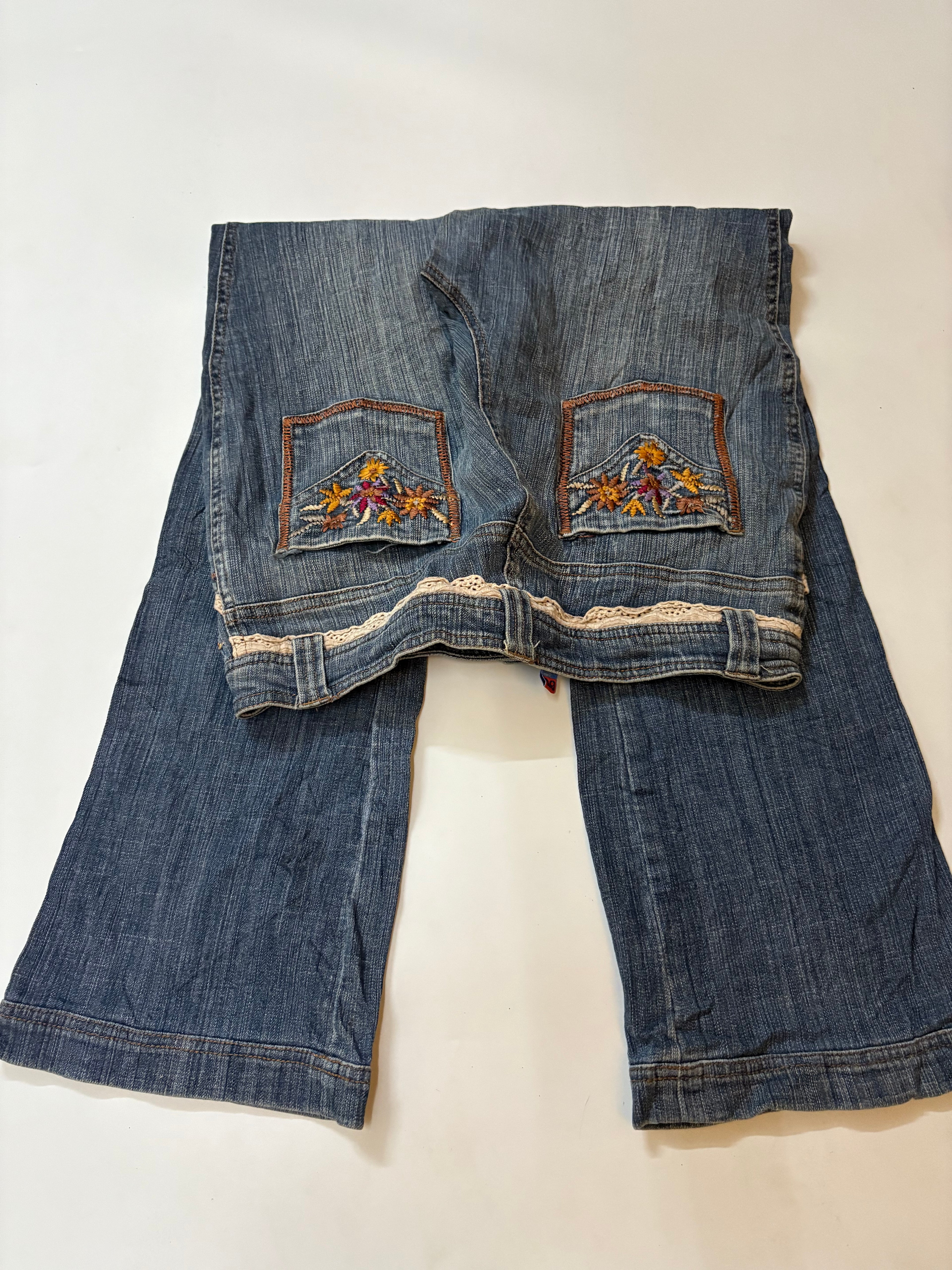 Longer solitary mid rise jeans(28 inch)