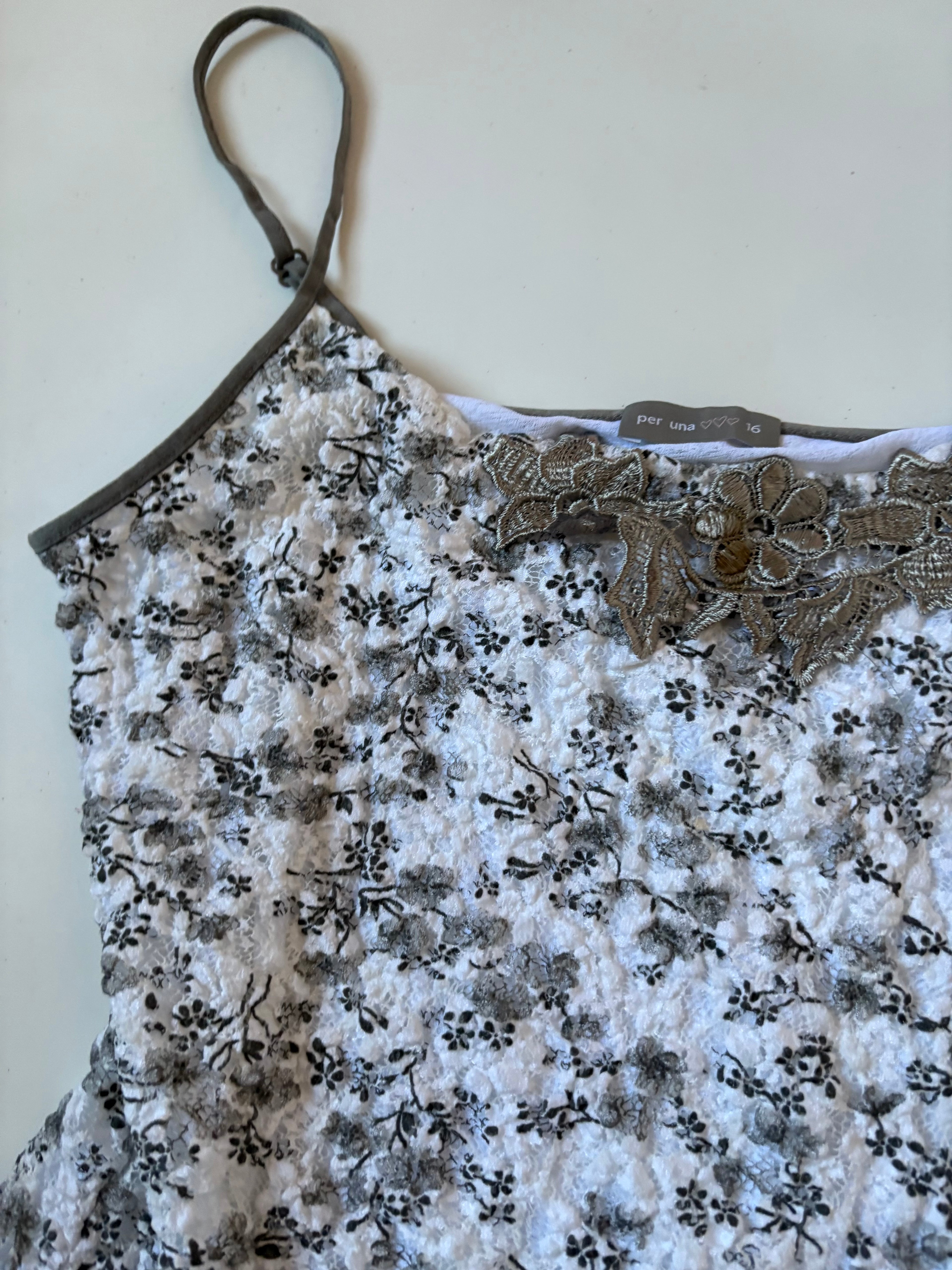 Per Unna 16 white flower top(36-40 inch)