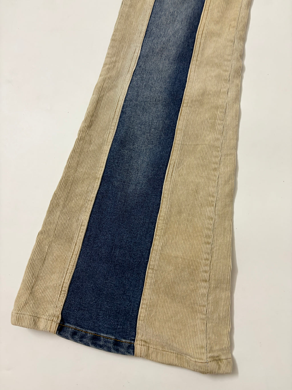 white corduroy belt flared jeans (26-30inch)