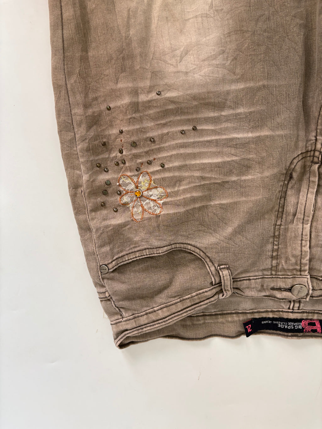 Big spade grey embroidery mid rise jeans(34-36 inch)