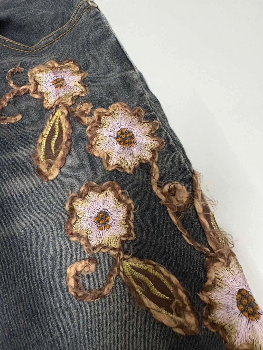Sen Bao Long floral embroided jeans (w-27 inch)