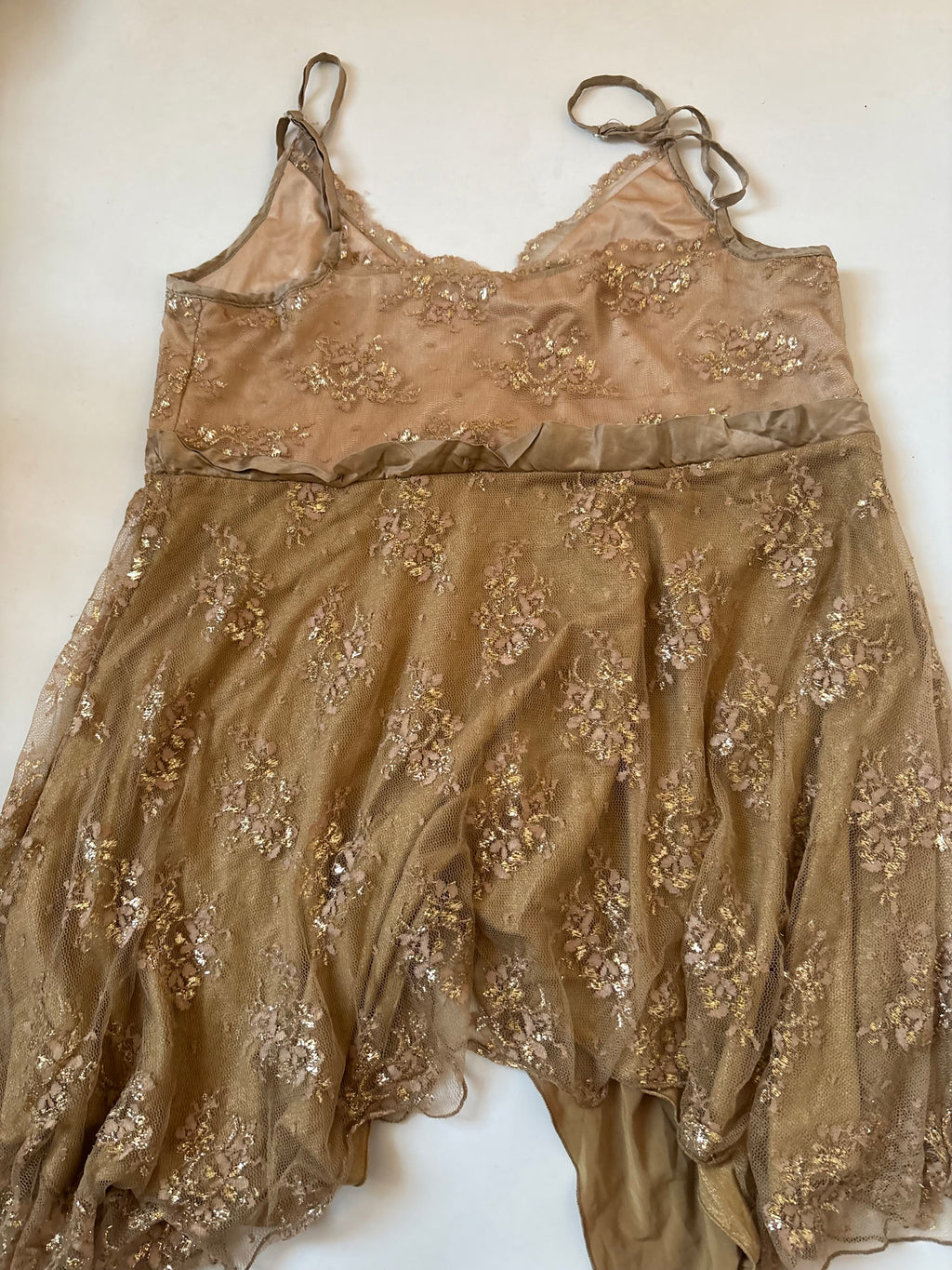 X:S CLOTHING golden shiny top(34 inch)
