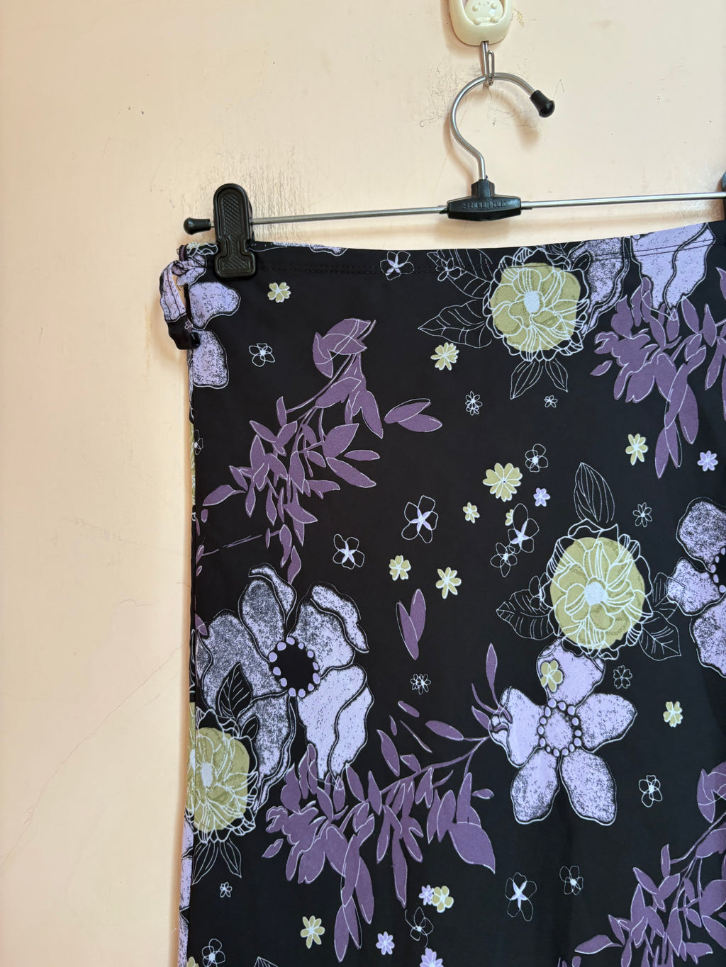Black floral skirt(26-30 inch)