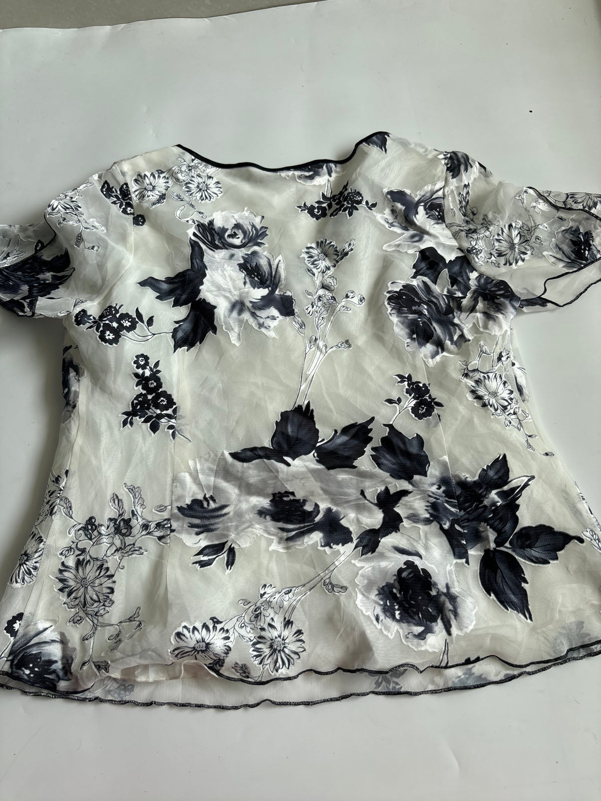 JF BY JAVID floral white top(40-44 inch)