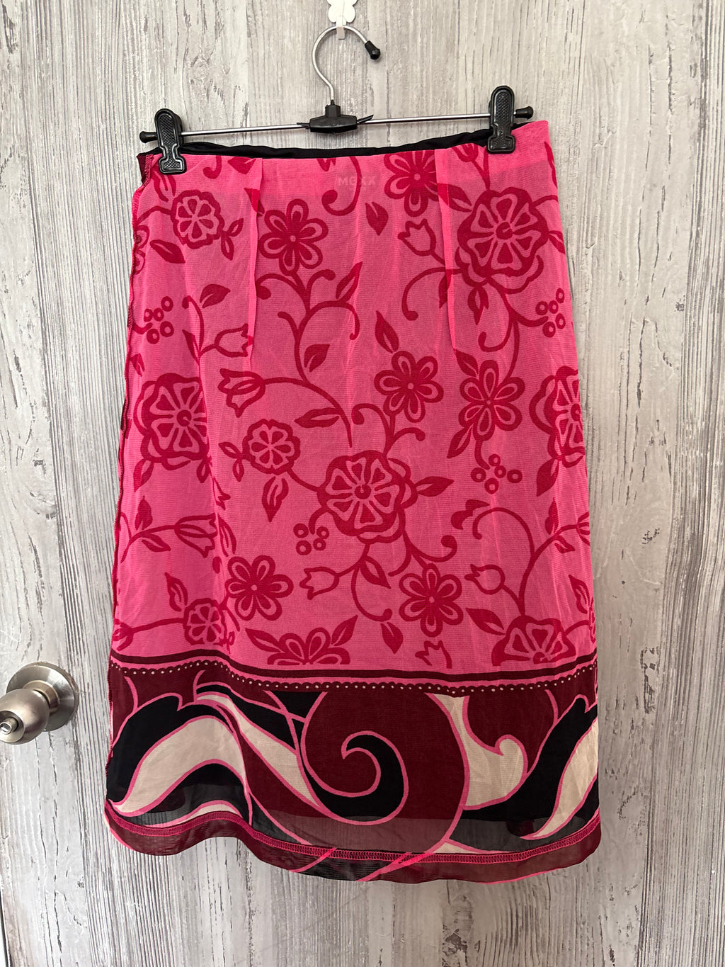 graphic pink skirt (30-32inch)