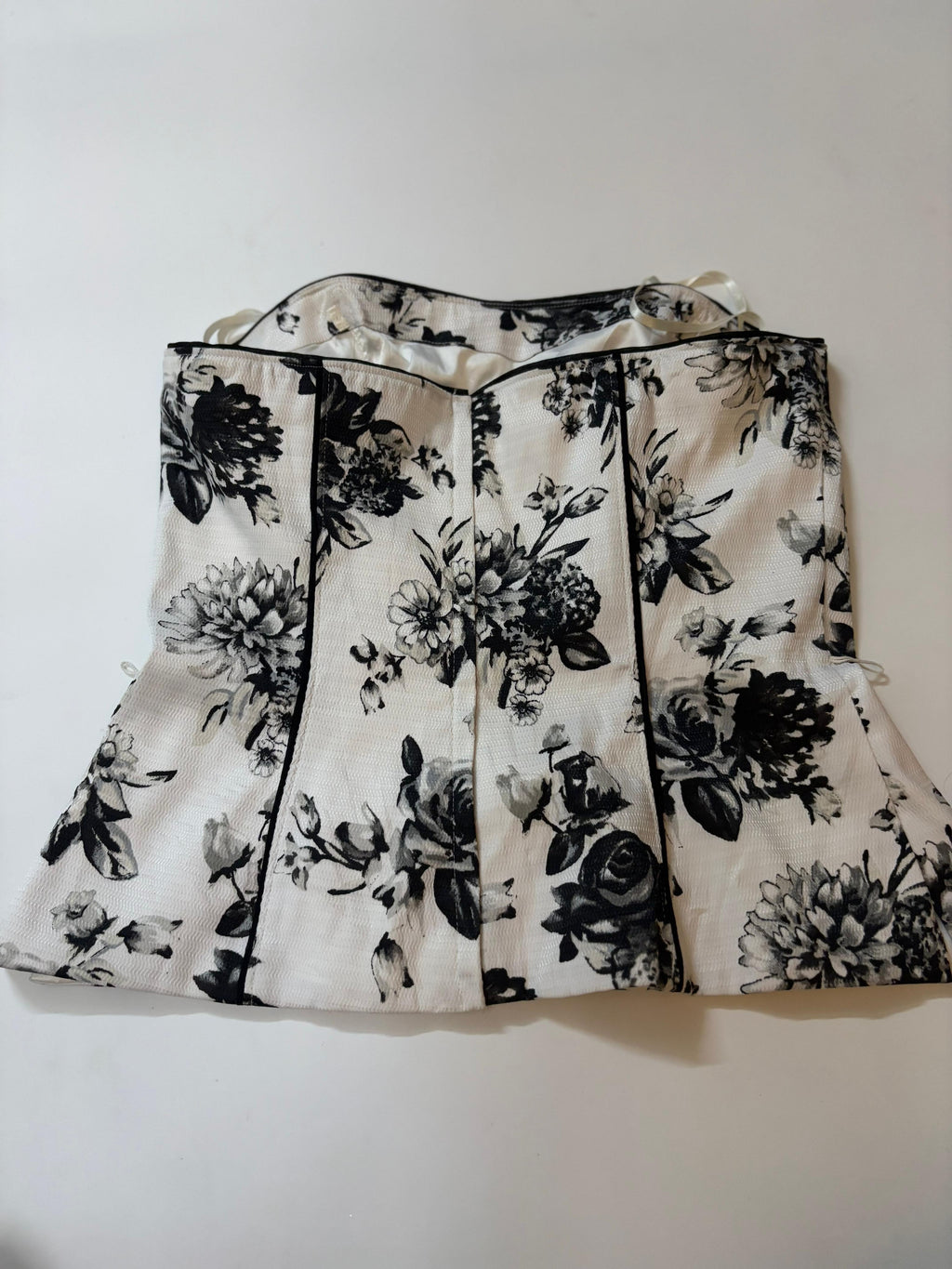 White House/black market corset (34 inch)