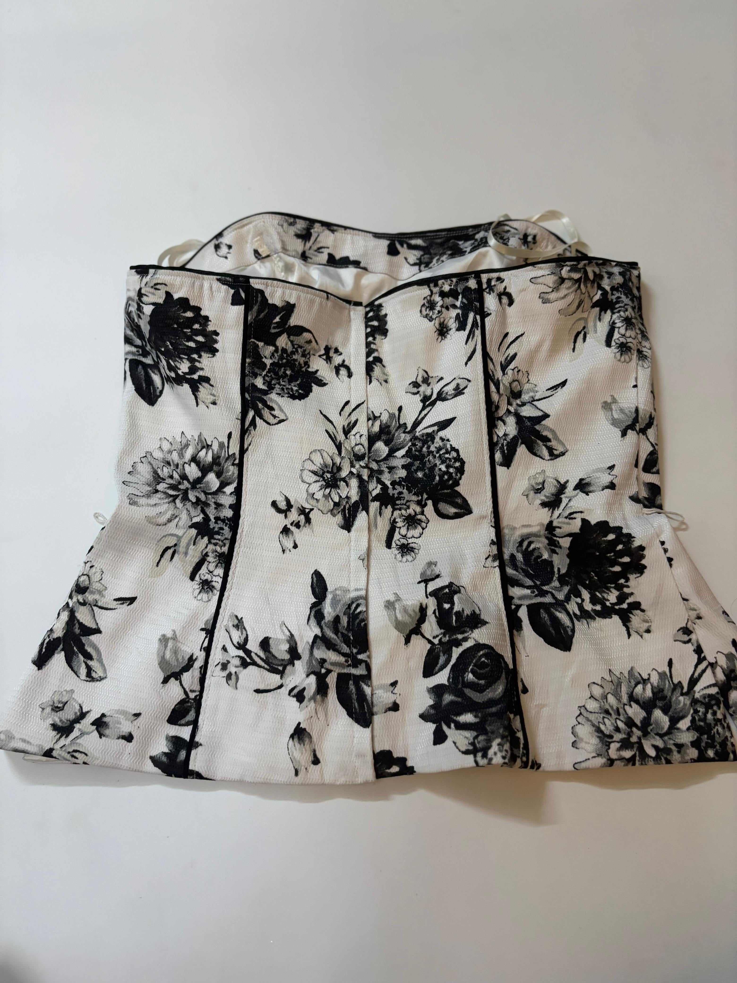 White House/black market corset (34 inch)