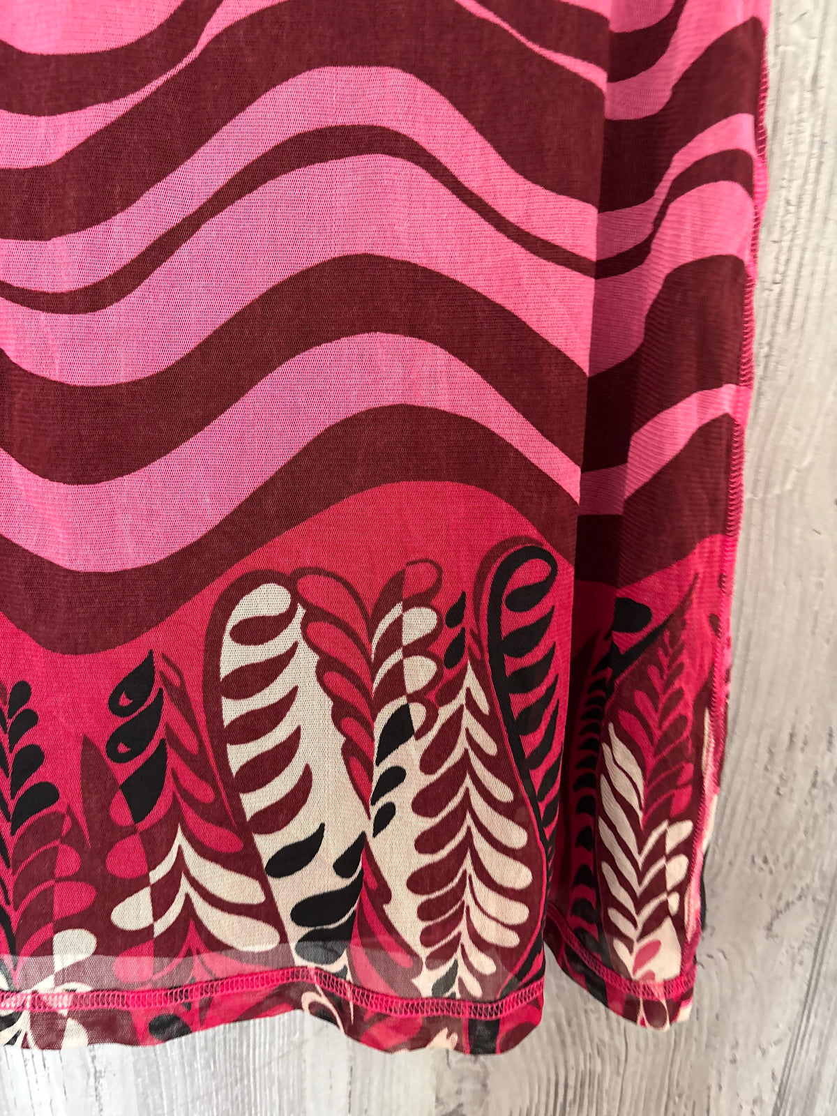 graphic pink skirt (30-32inch)