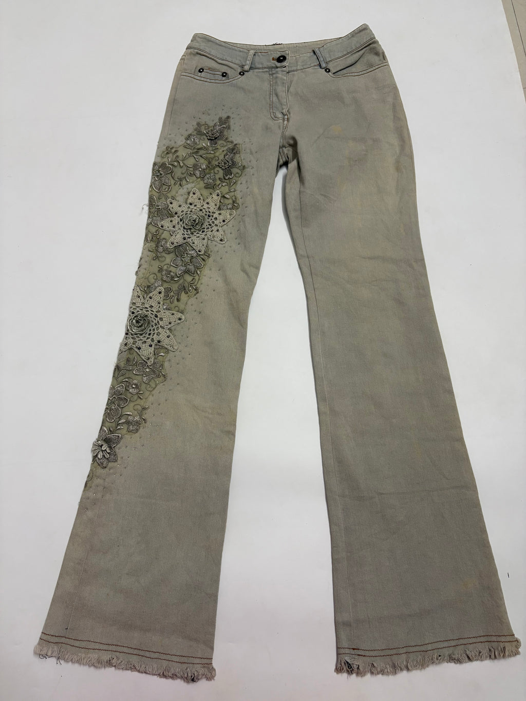 crochet cream flared jeans (26inch)