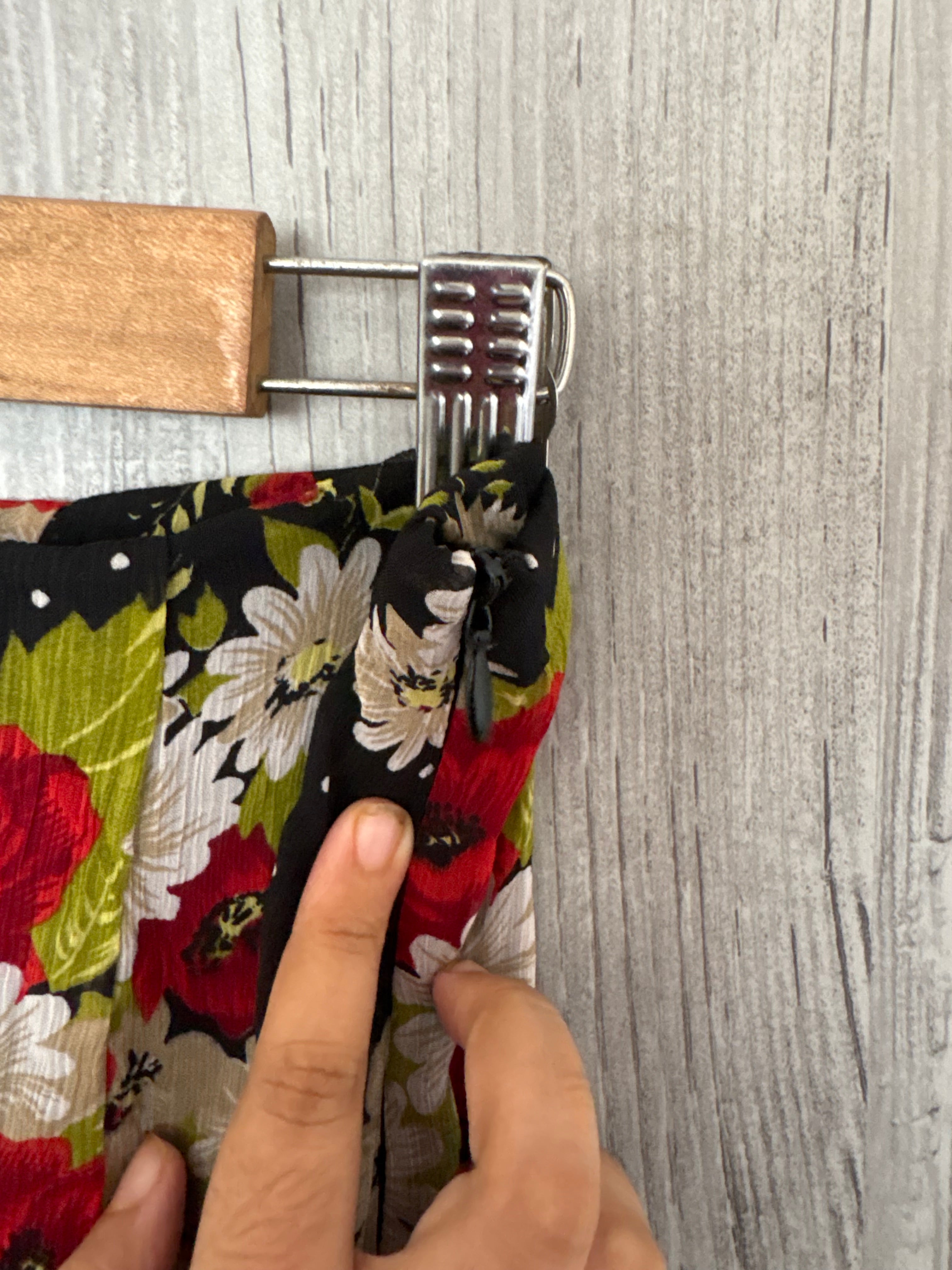 floral viscose skirt made in italy (30-34inch)