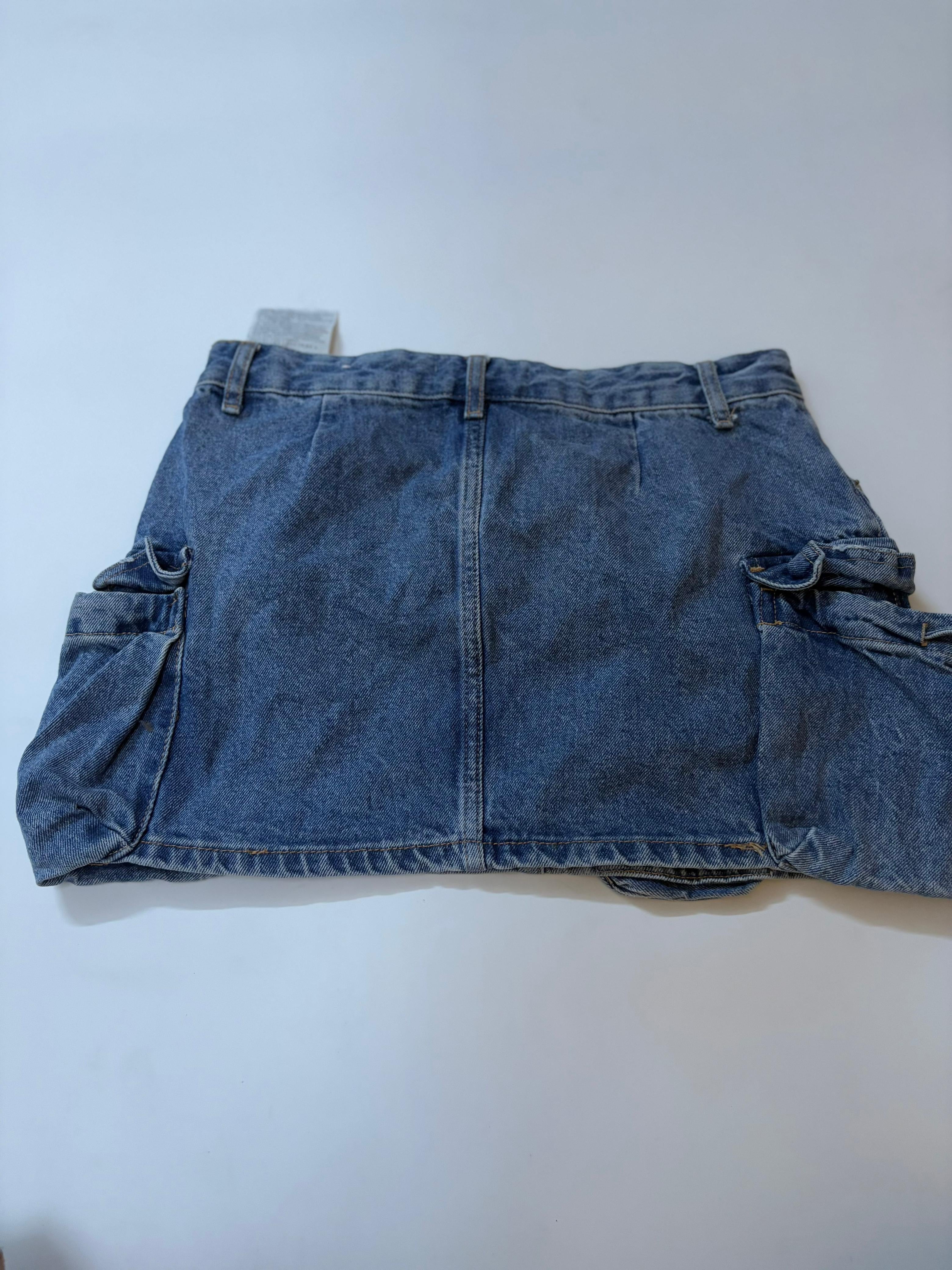 Pull&bear cargo mini skirt(32 inch)