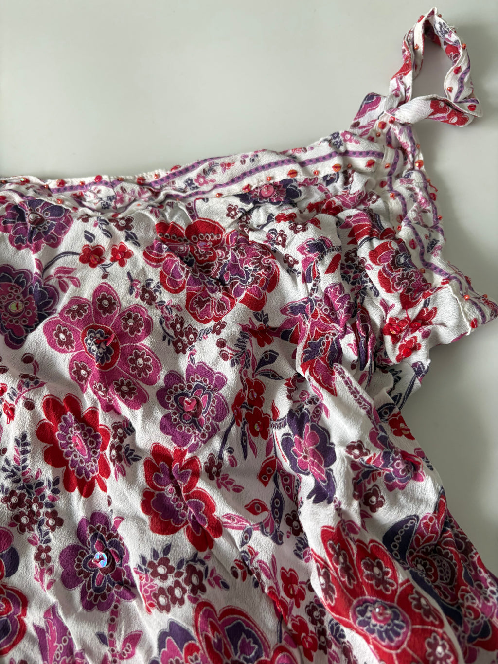Reddish floral white top(38 inch)
