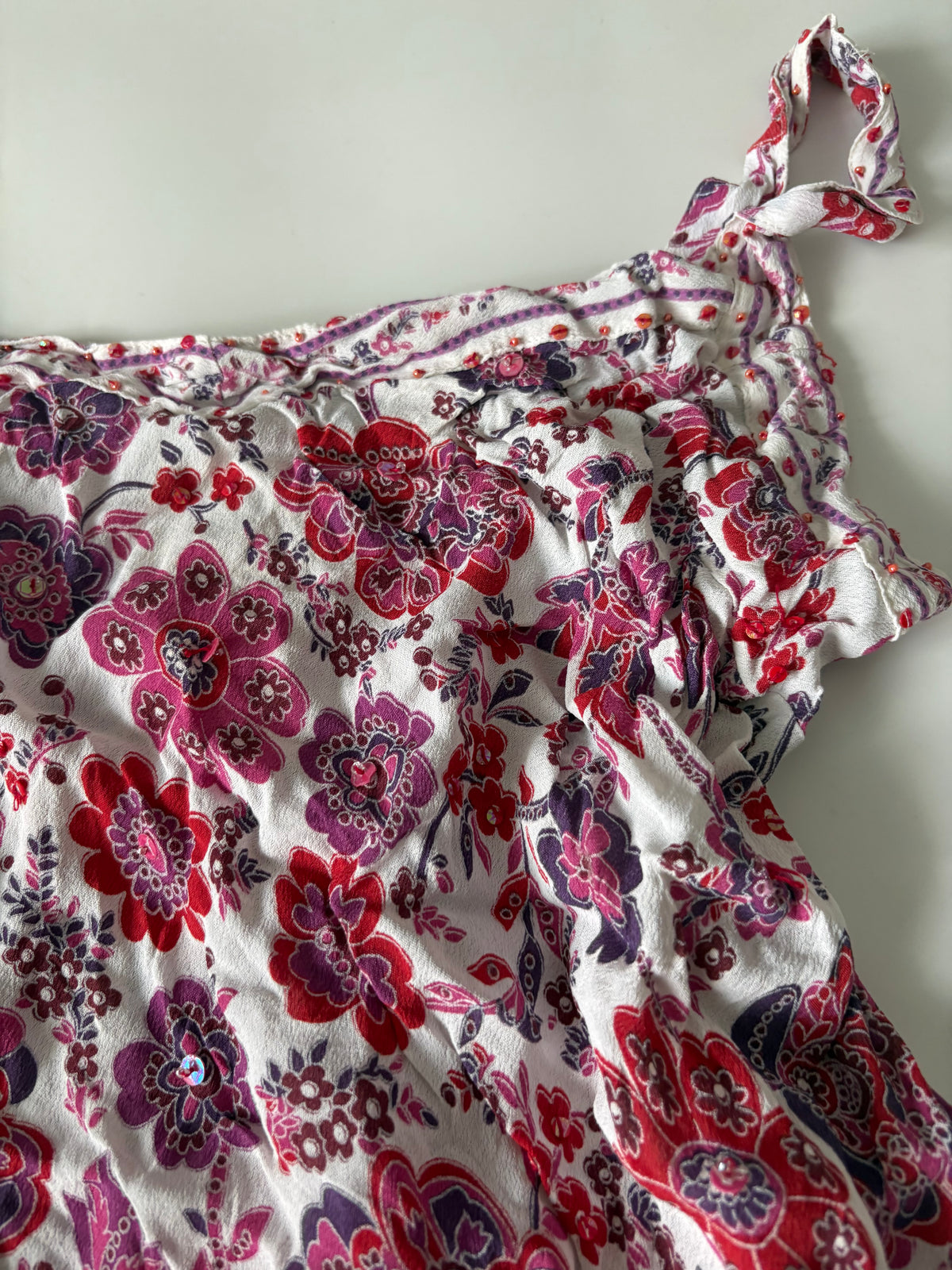 Reddish floral white top(38 inch)