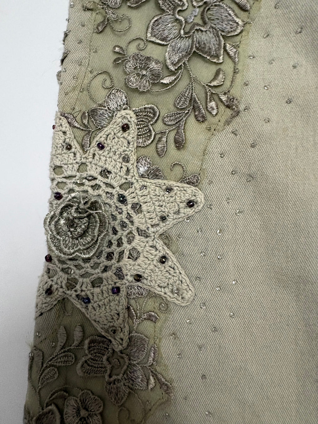 crochet cream flared jeans (26inch)