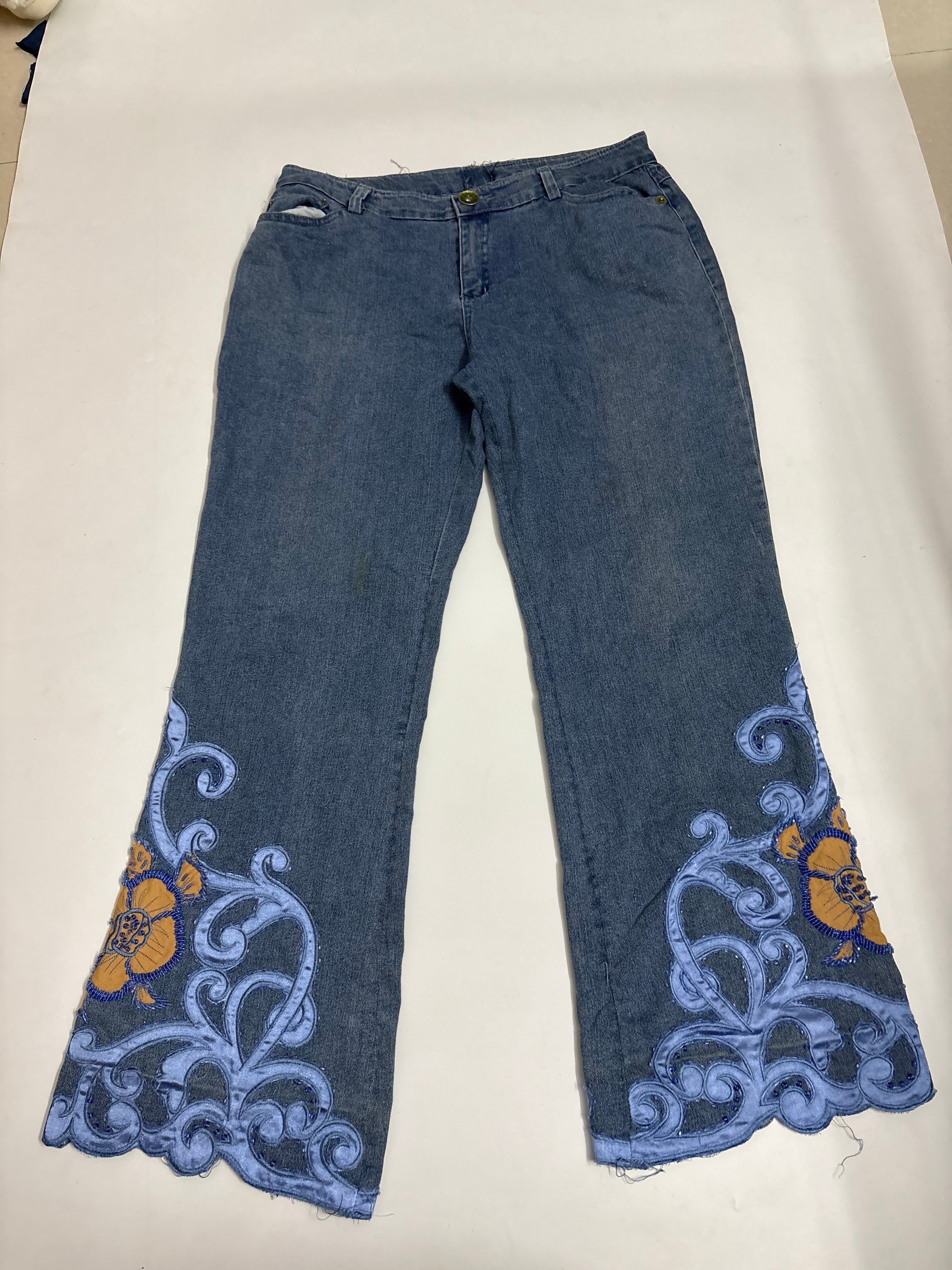 Blue beaded floral mid rise jeans(34inch)