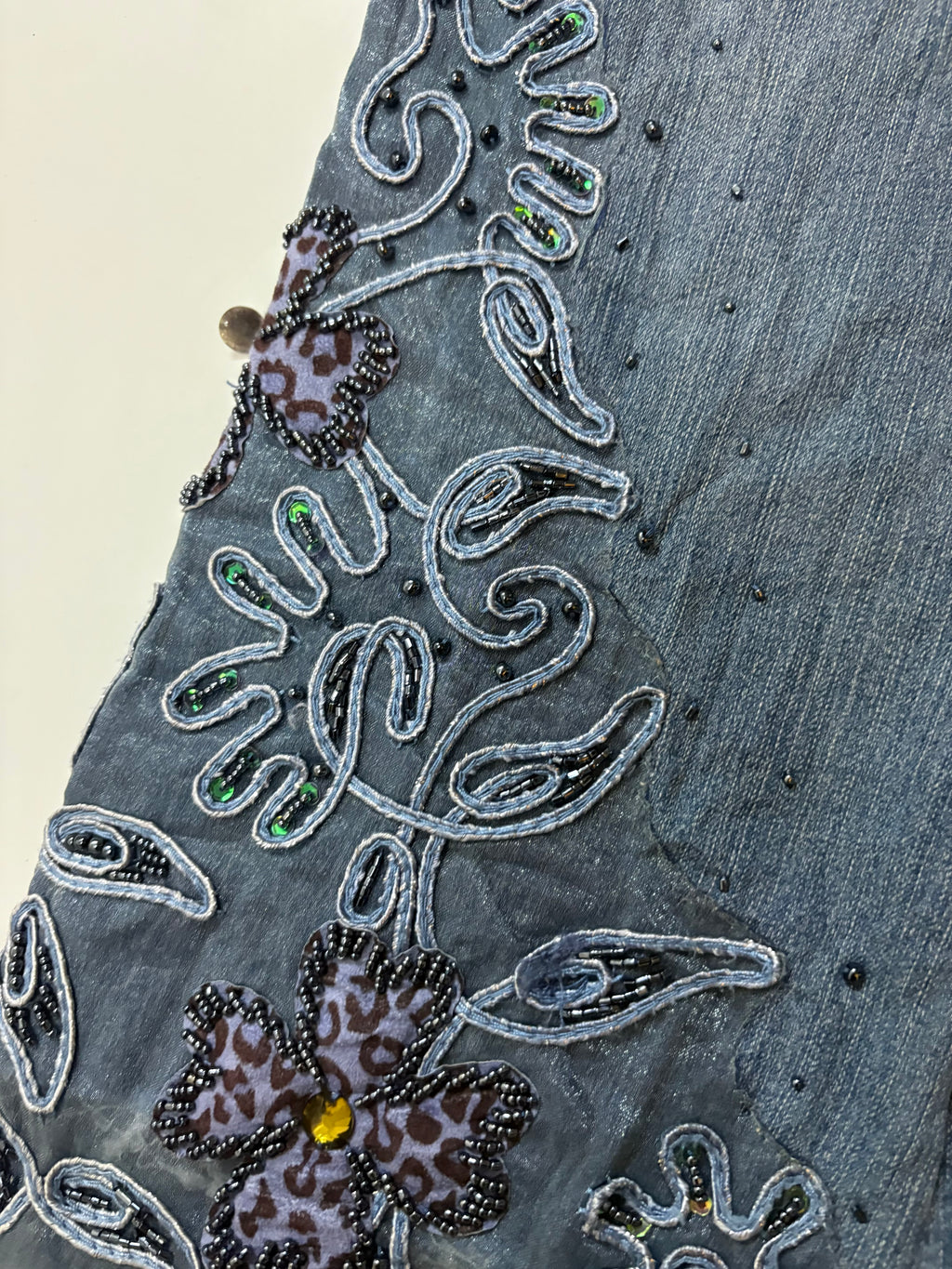 Beaded low rise jeans(32 inch)