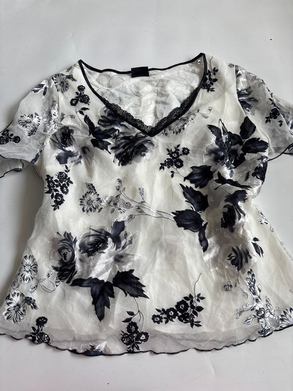 JF BY JAVID floral white top(40-44 inch)