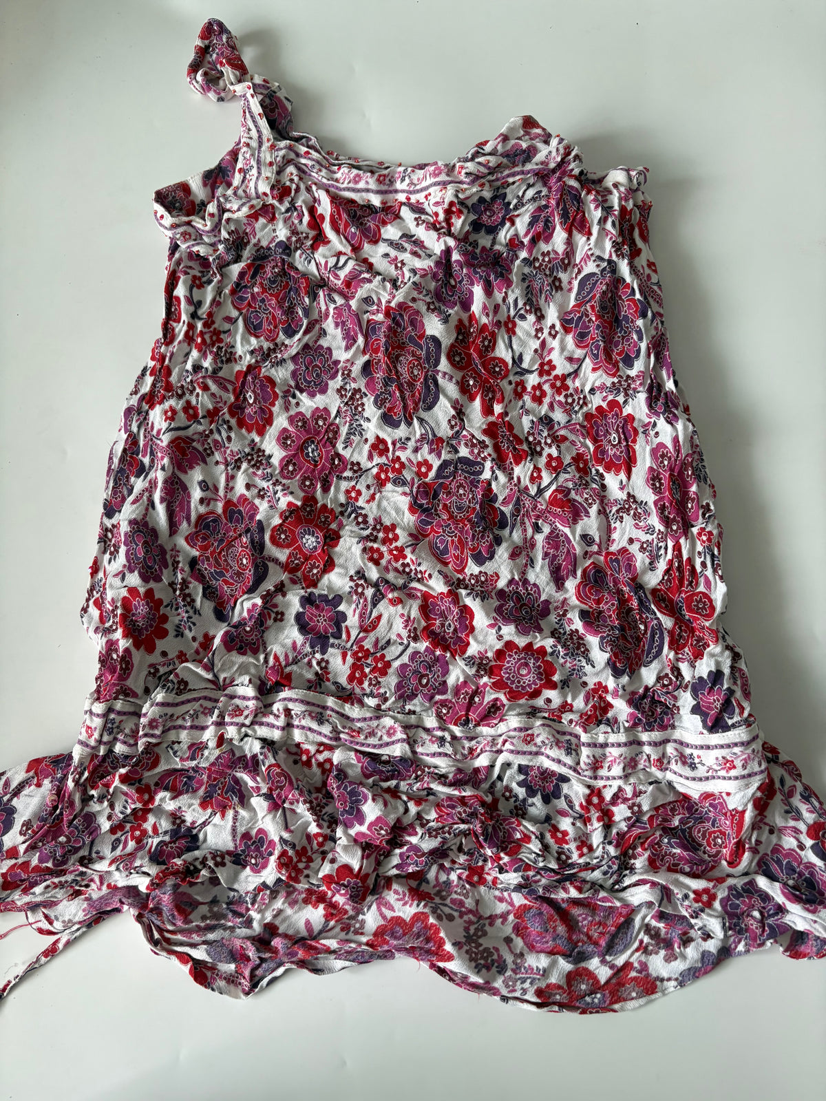 Reddish floral white top(38 inch)