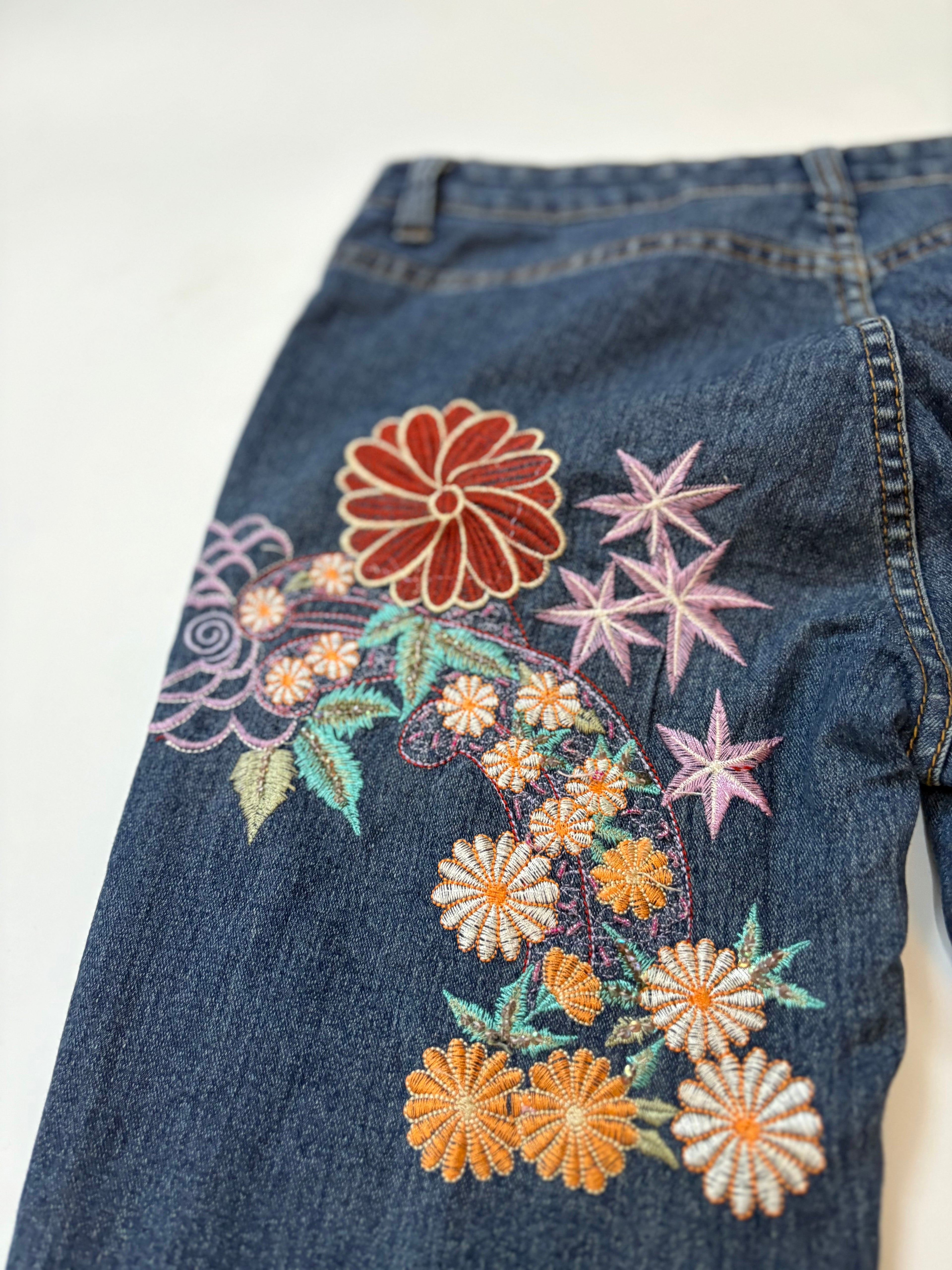 flower patch work mid rise jeans (32inch)