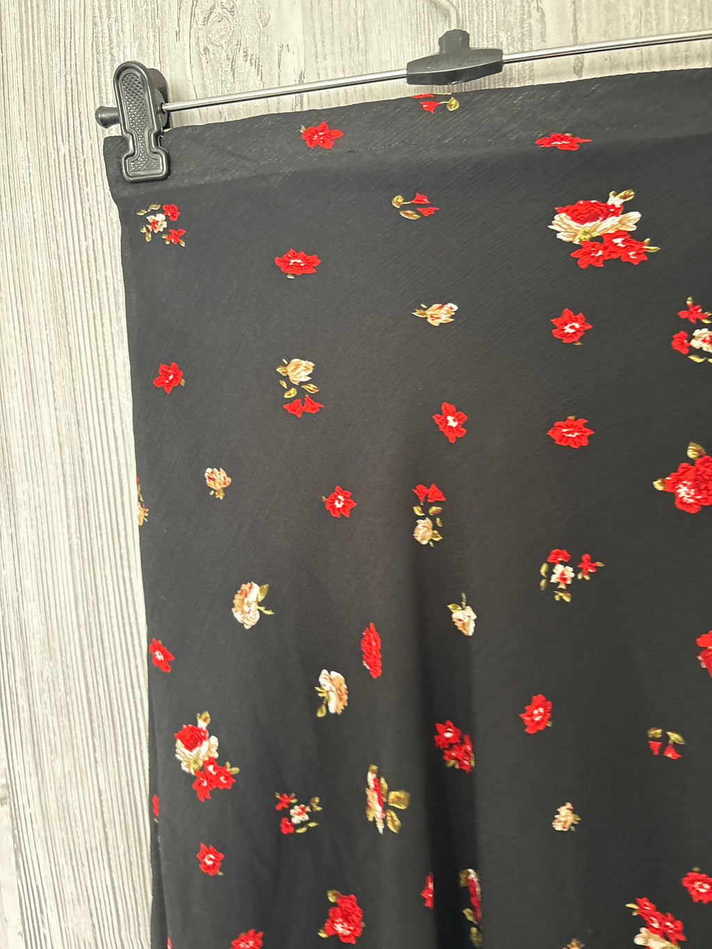 R E & X black floral skirt(42inch)